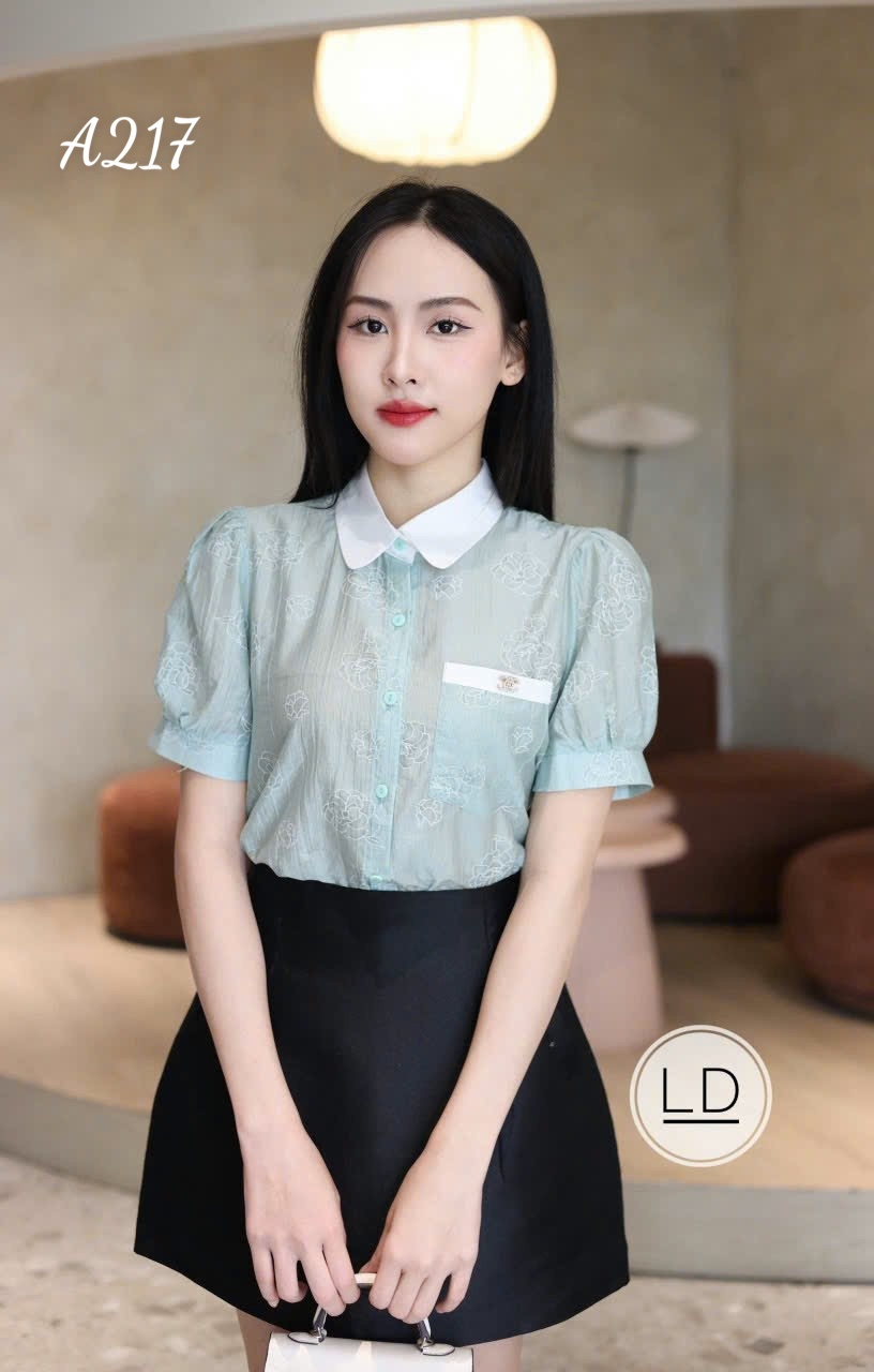 A217 Áo sơ mi in hoa cổ sen trắng