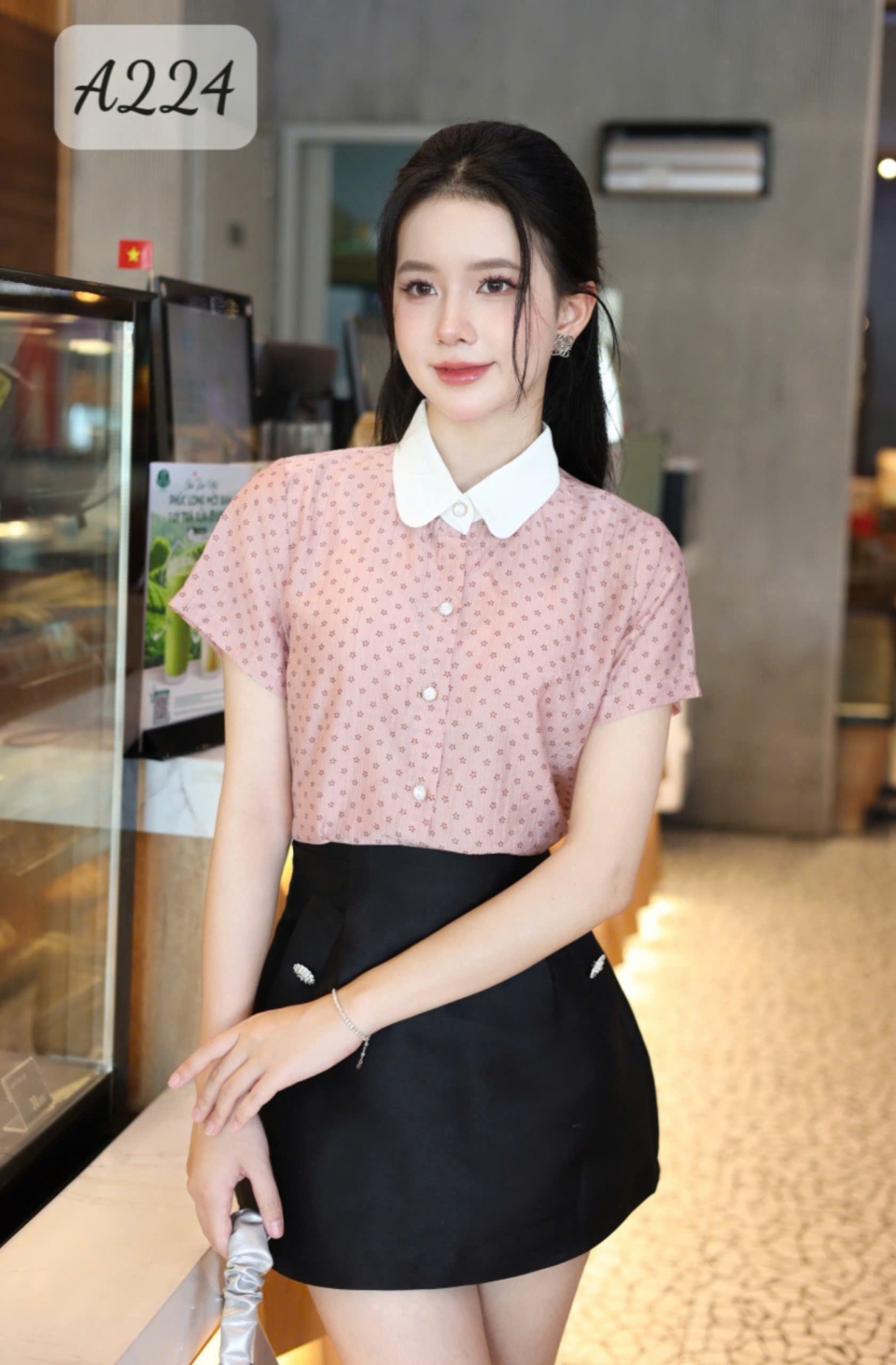 A224 Áo sơ mi chấm bi cổ trắng