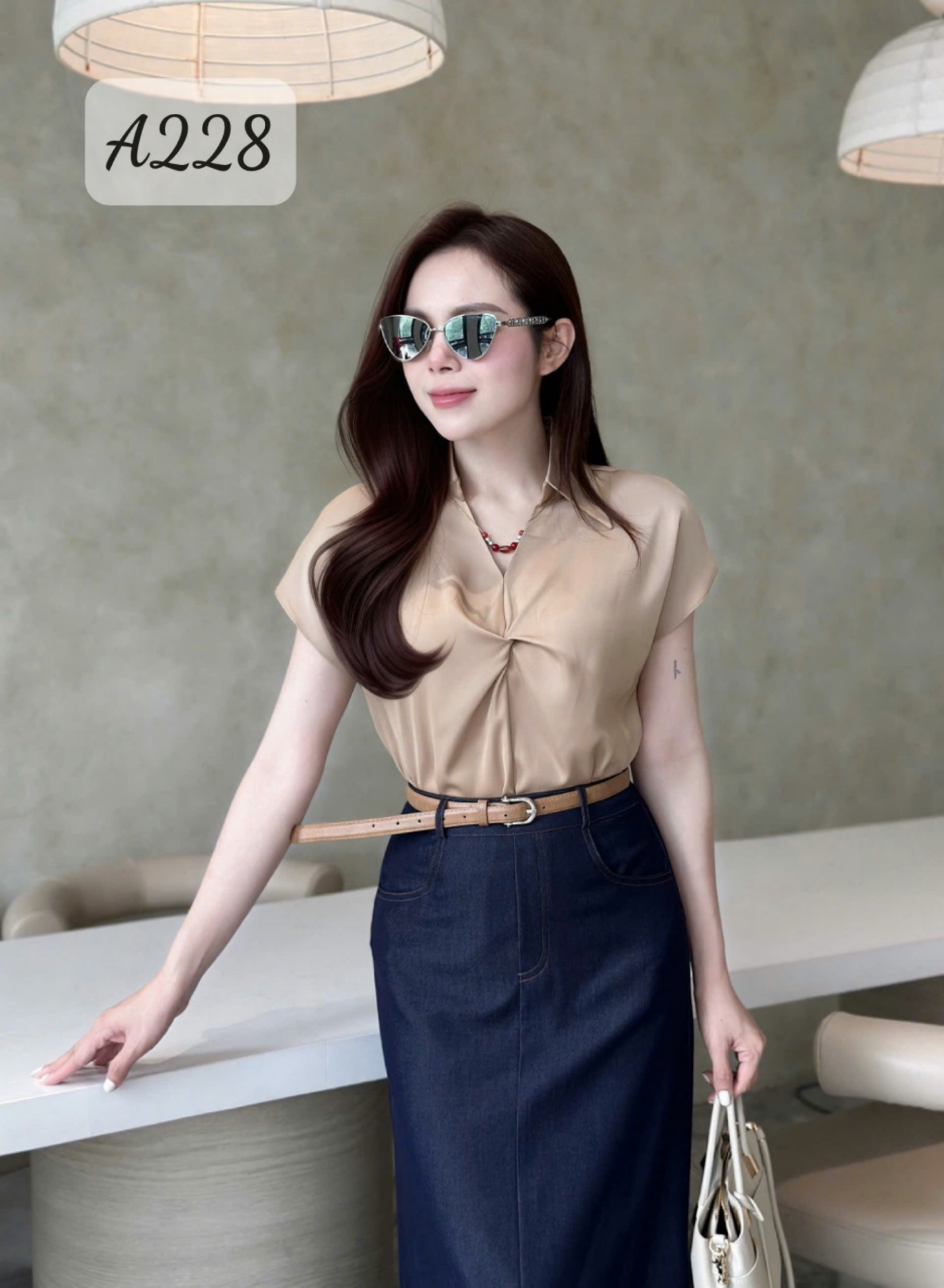 A228 Áo sơ mi lụa QCCC kèm dây đá