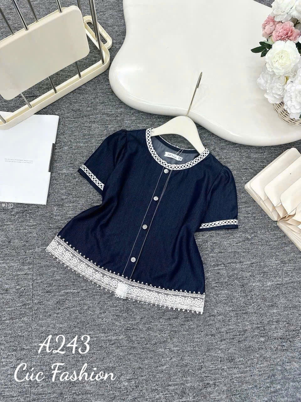 A243 Áo cổ tròn phối ren trắng