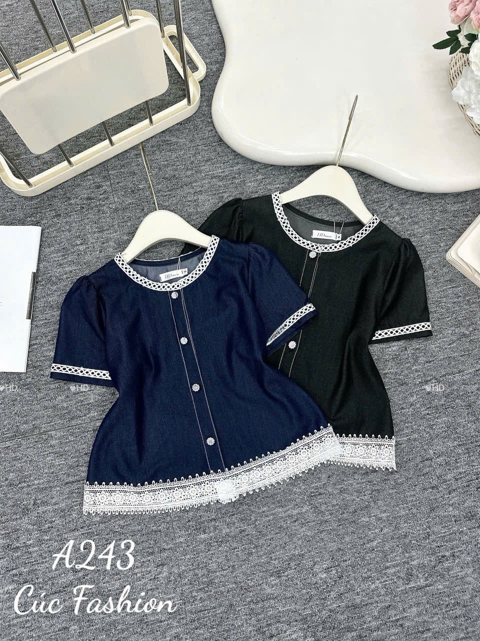 A243 Áo cổ tròn phối ren trắng