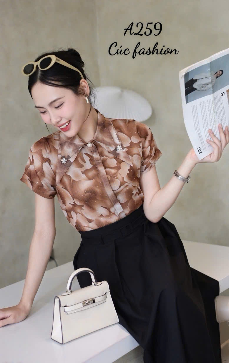 A259 Áo sơ mi hoa cổ nhọn đính đá