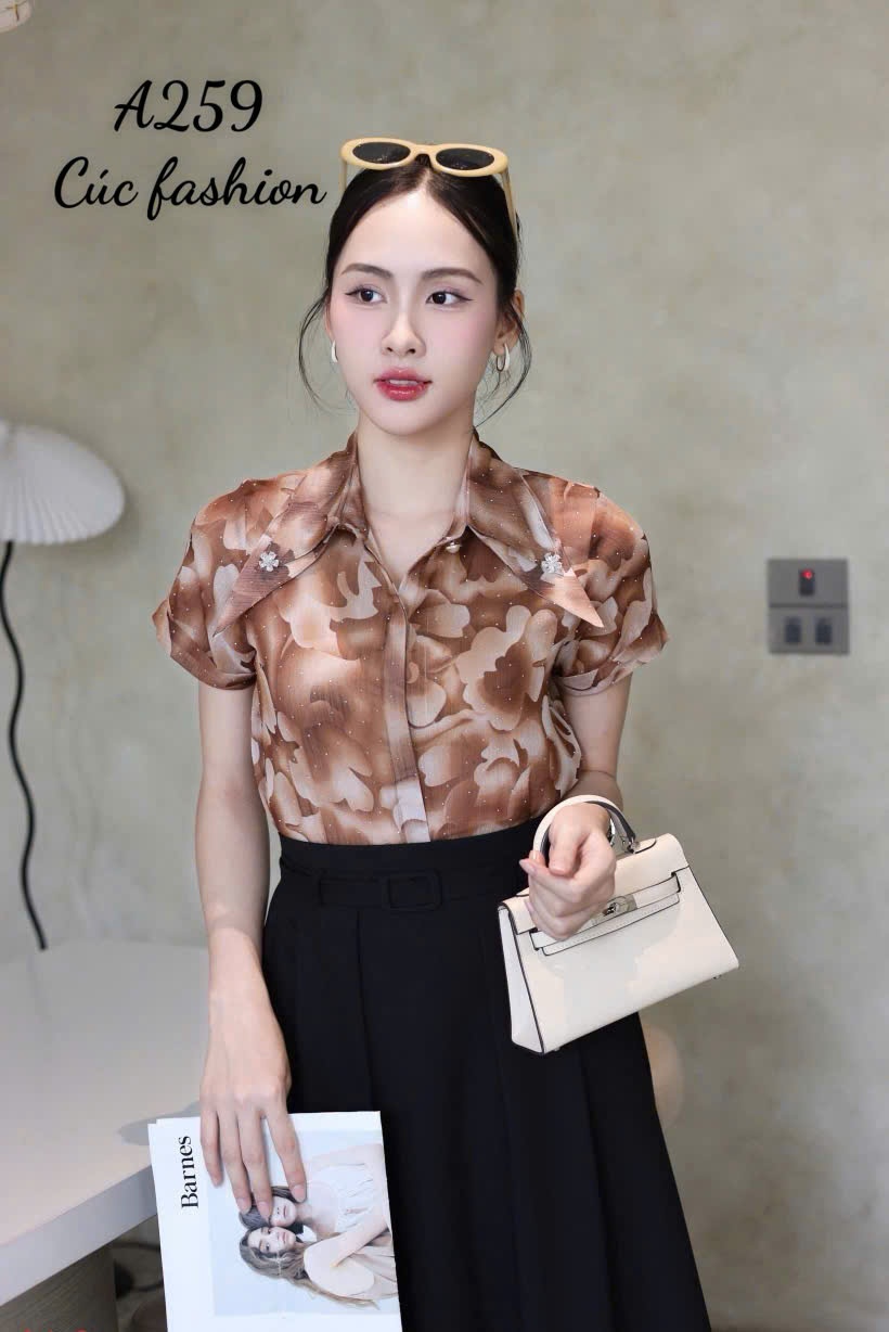 A259 Áo sơ mi hoa cổ nhọn đính đá