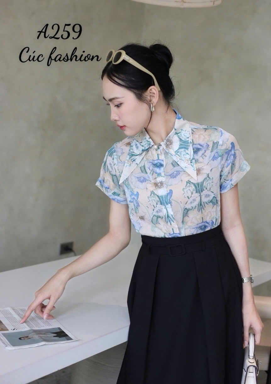 A259 Áo sơ mi hoa cổ nhọn đính đá