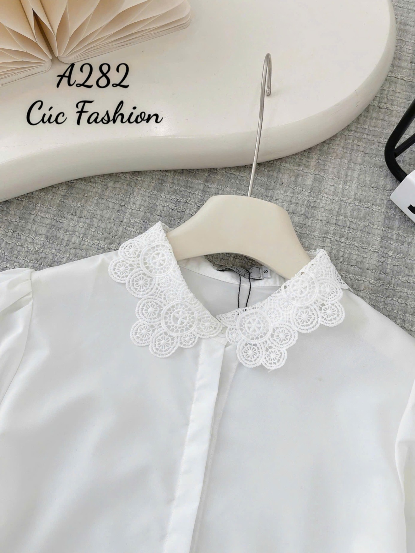 A282 Áo sơ mi cổ ren tròn