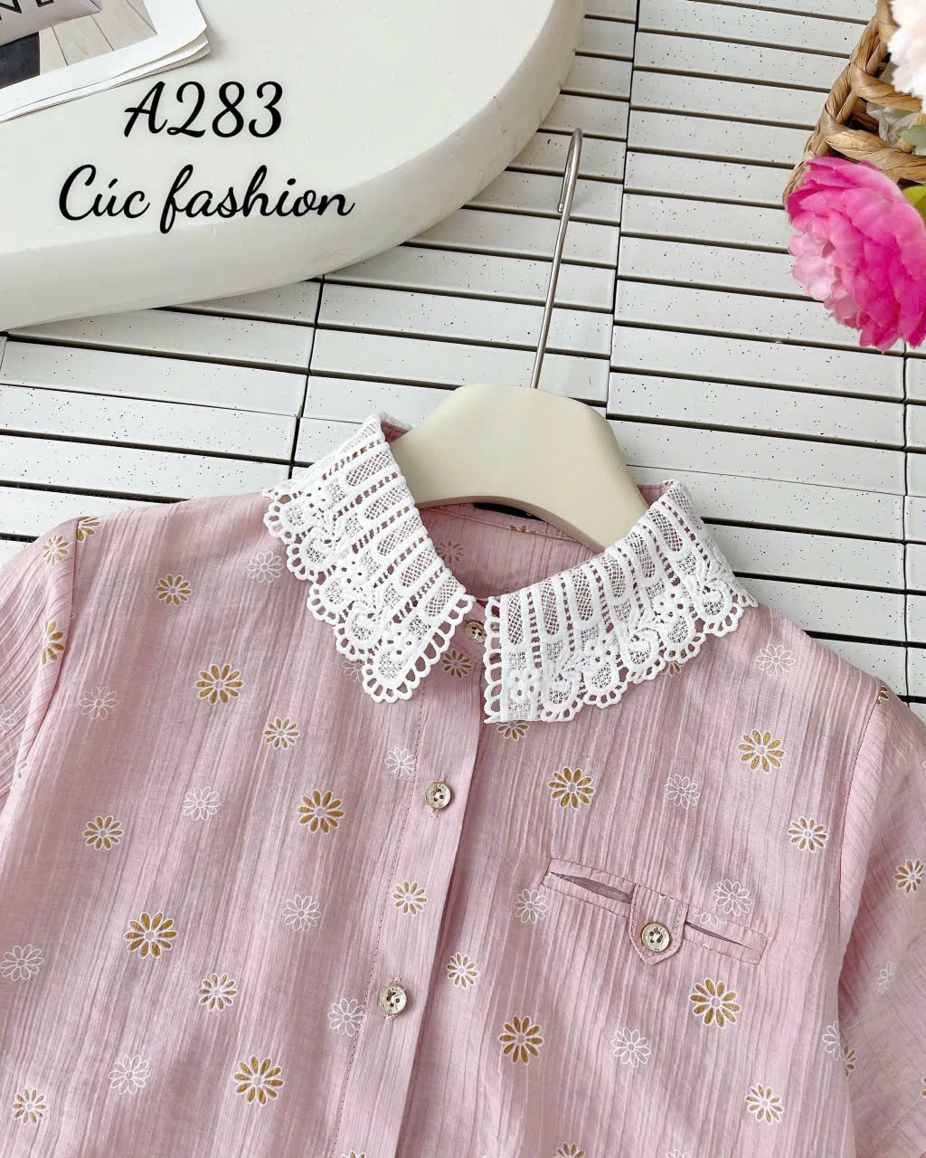 A283 Áo sơ mi hoa cúc cổ ren