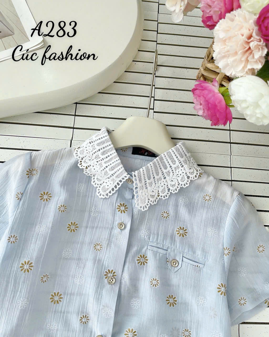 A283 Áo sơ mi hoa cúc cổ ren