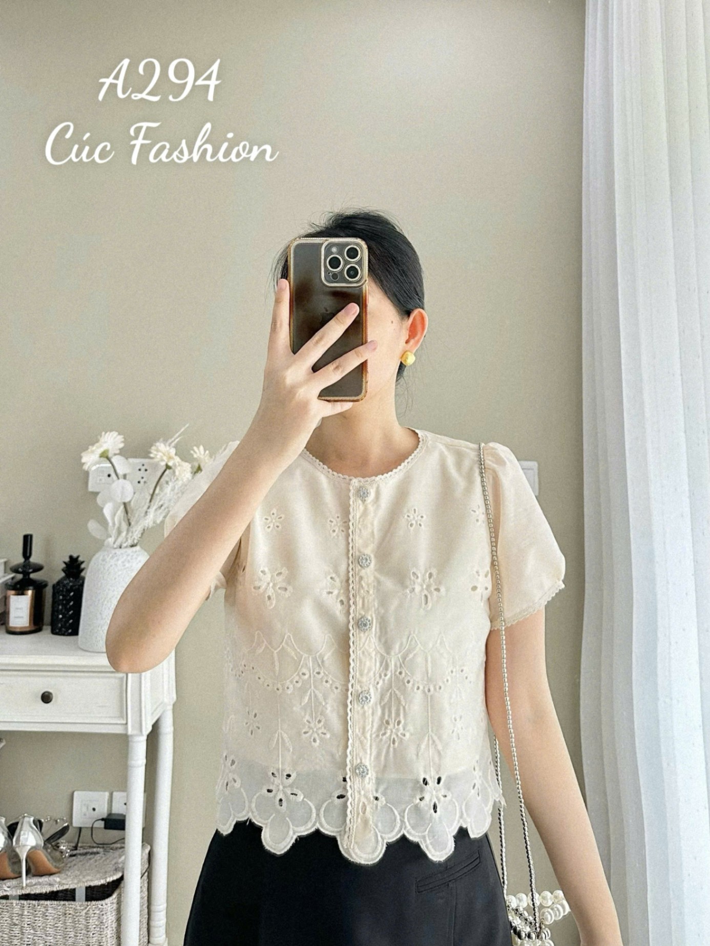 A294 Áo cúc ngọc thêu họa tiết