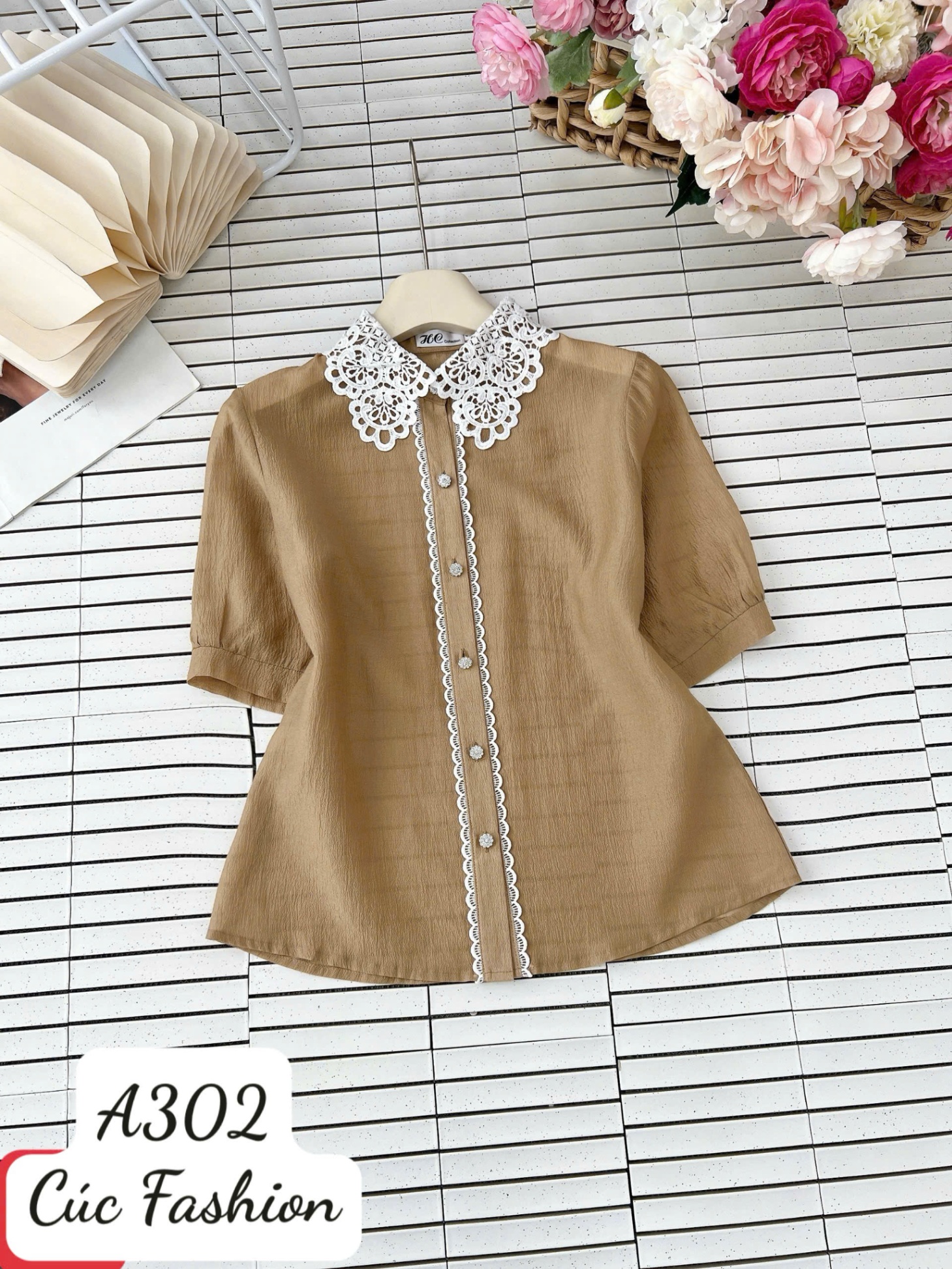 A302 Áo sơ mi cổ ren cúc ngọc