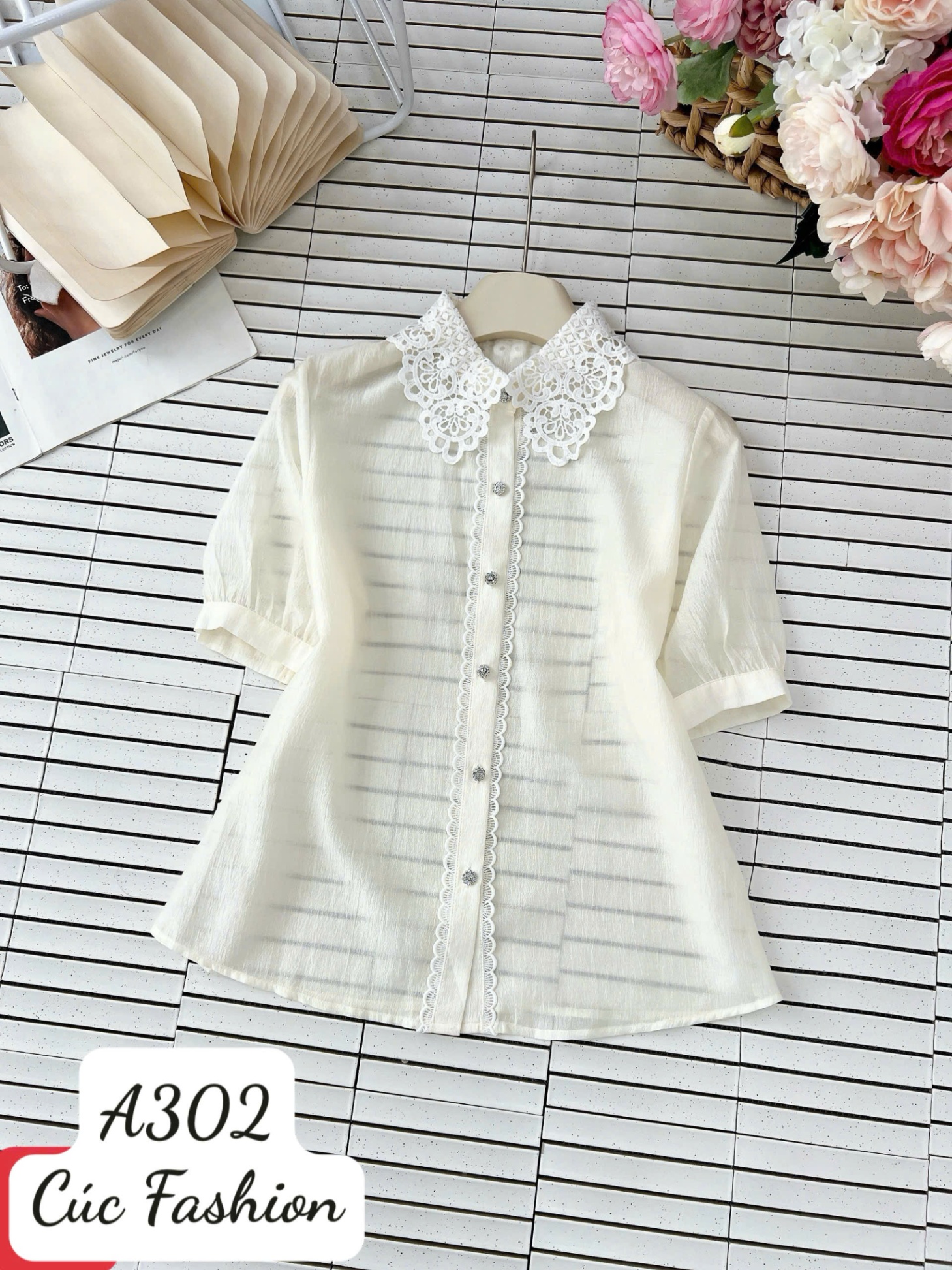A302 Áo sơ mi cổ ren cúc ngọc