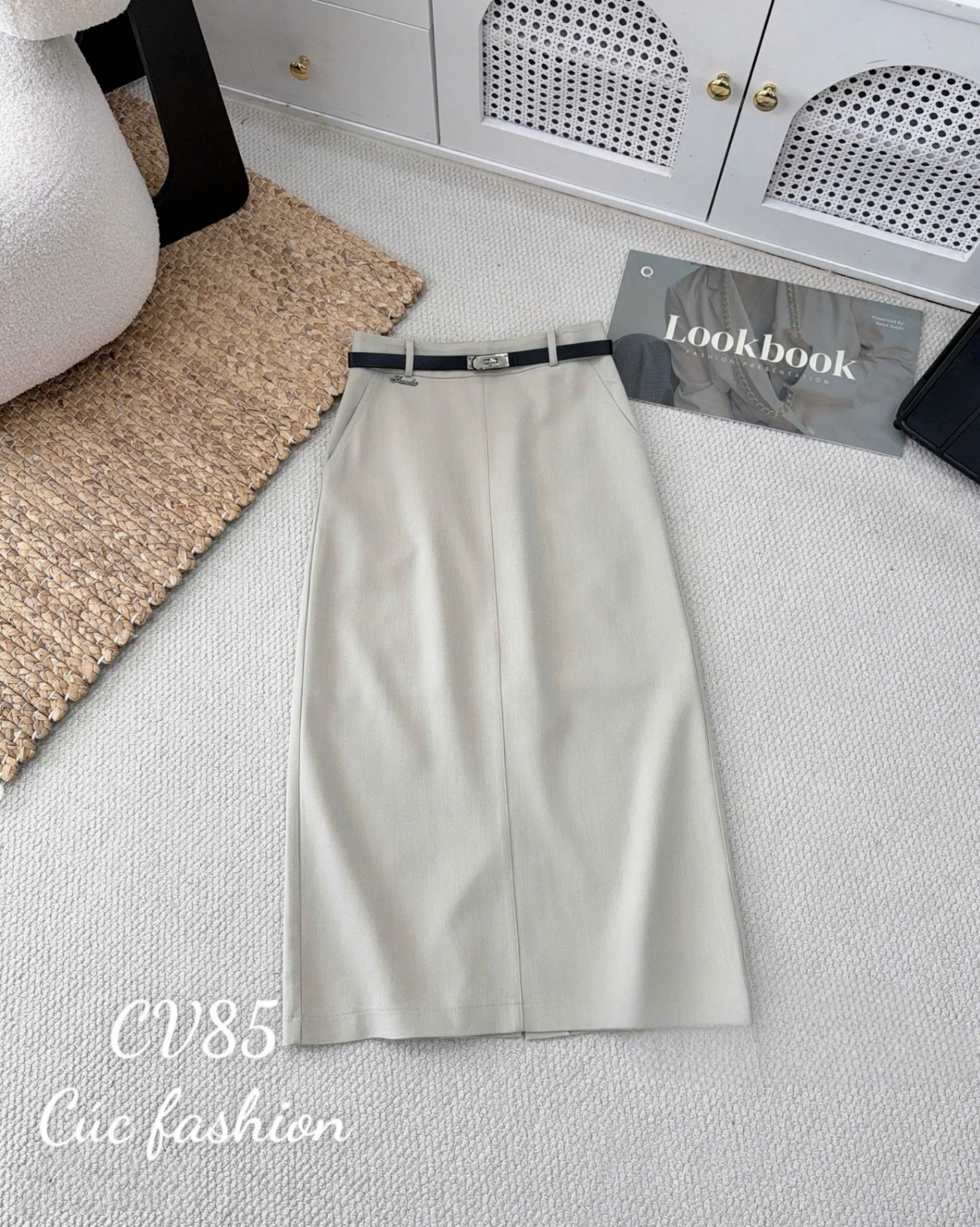 CV85 Chân váy A đính chữ
