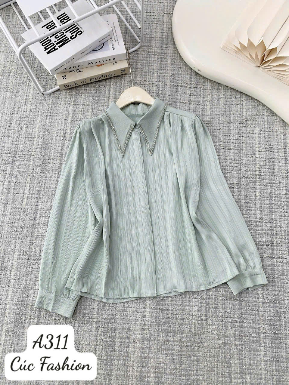 A311 Áo sơ mi cổ nhọn đính đá