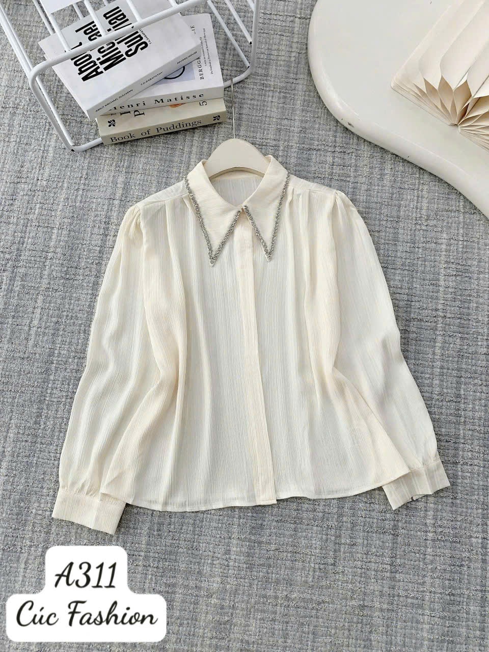 A311 Áo sơ mi cổ nhọn đính đá