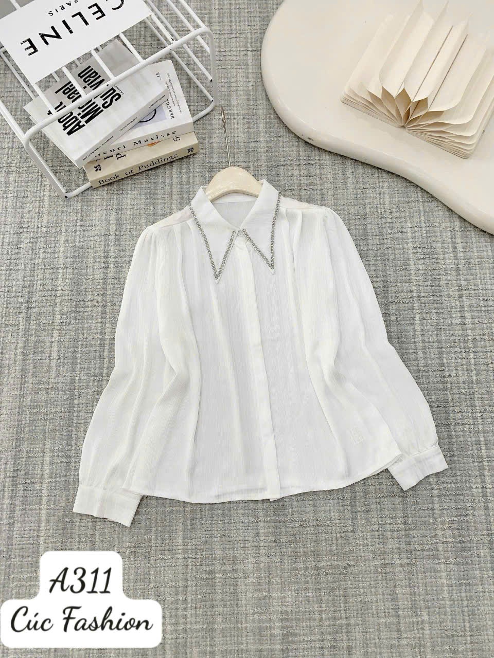 A311 Áo sơ mi cổ nhọn đính đá