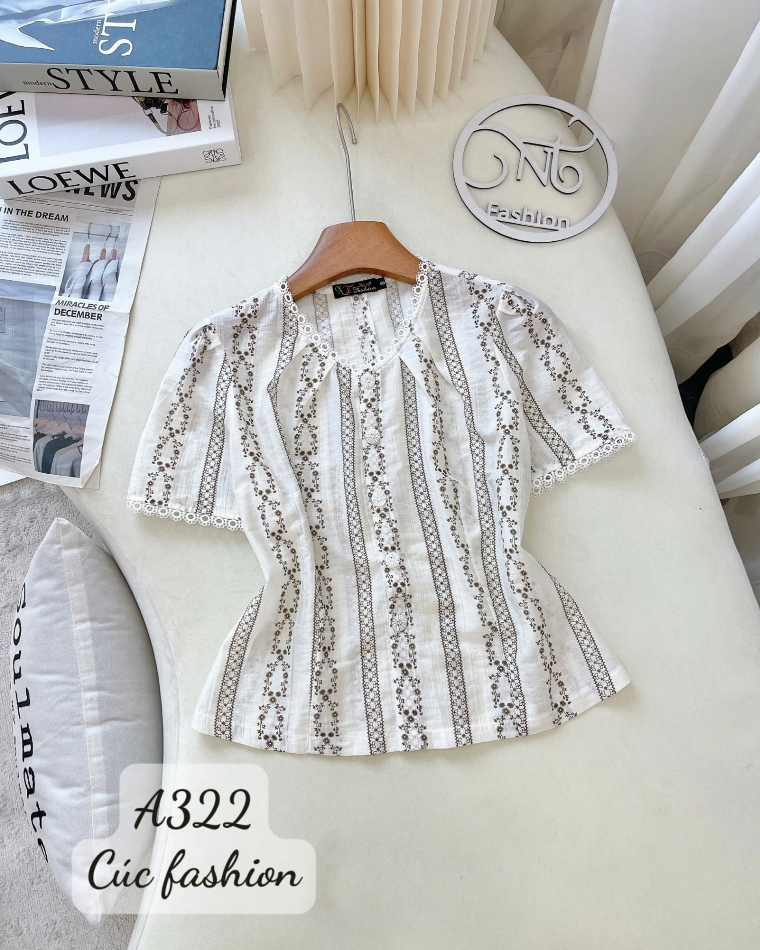 A322 Áo sơ mi họa tiết cổ tròn
