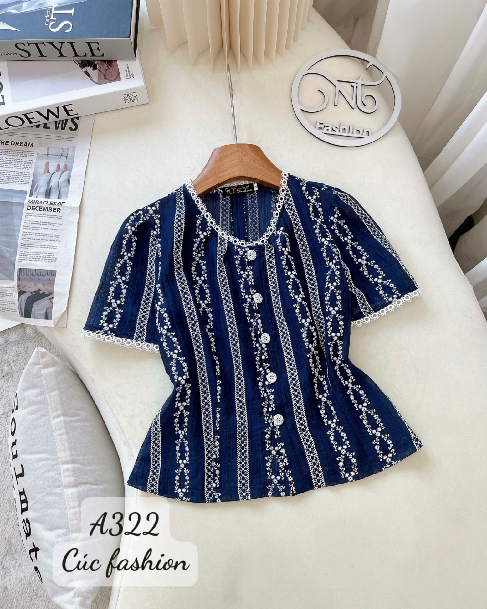 A322 Áo sơ mi họa tiết cổ tròn