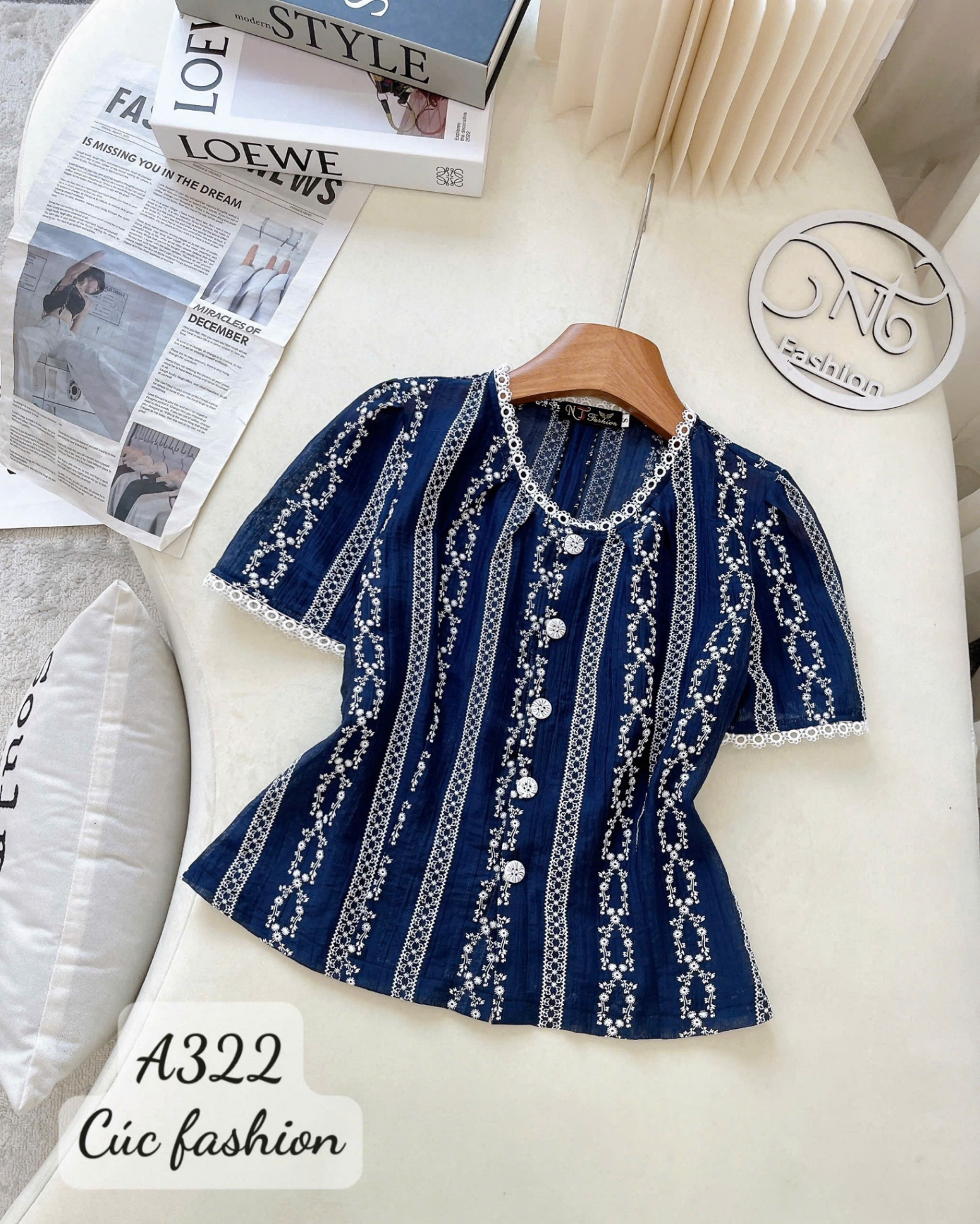 A322 Áo sơ mi họa tiết cổ tròn