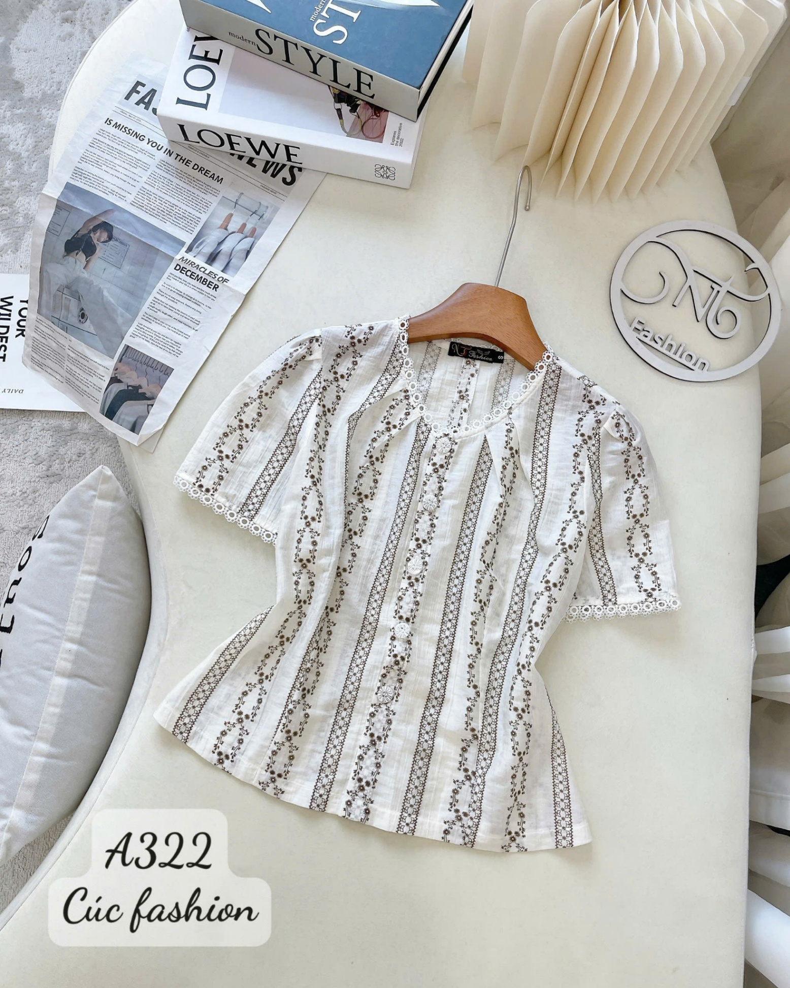 A322 Áo sơ mi họa tiết cổ tròn