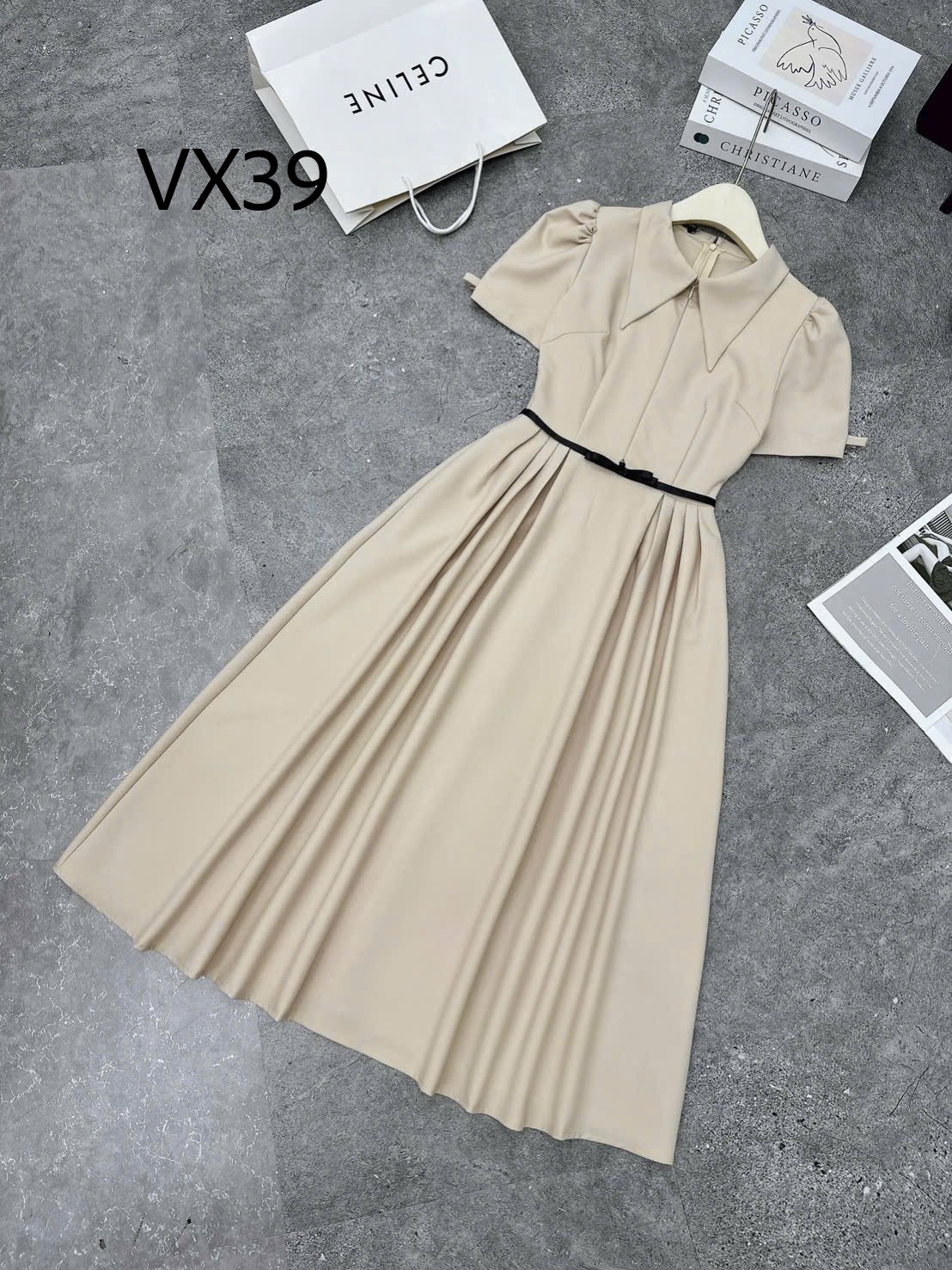 VX39 Váy liền cổ nhọn tay nơ