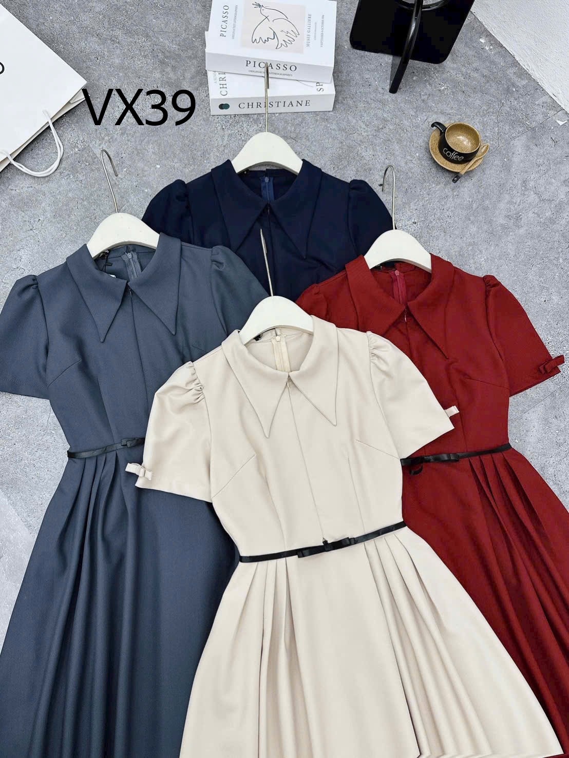 VX39 Váy liền cổ nhọn tay nơ