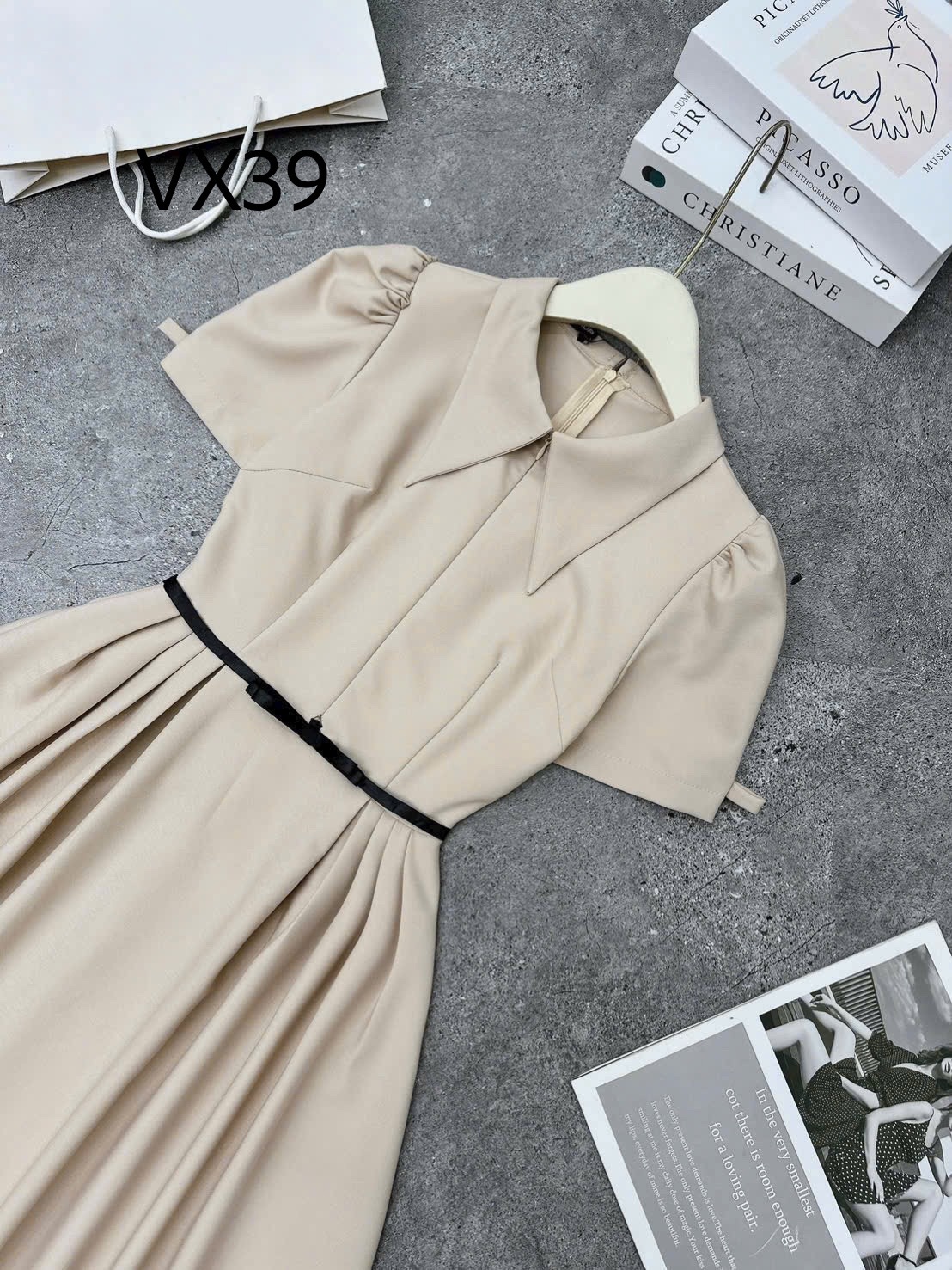 VX39 Váy liền cổ nhọn tay nơ