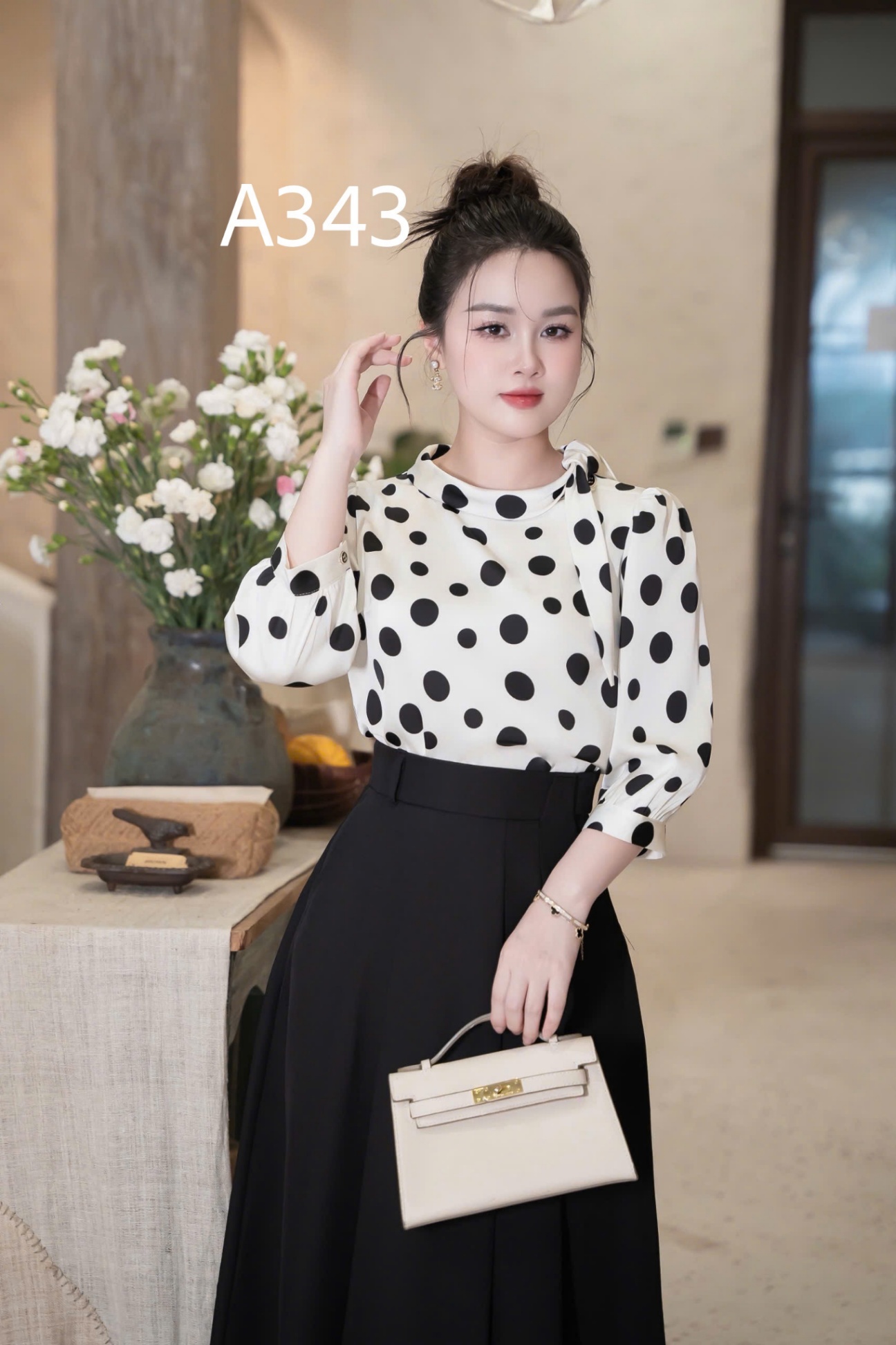 A343 Áo chấm bi tay lỡ nơ lệch