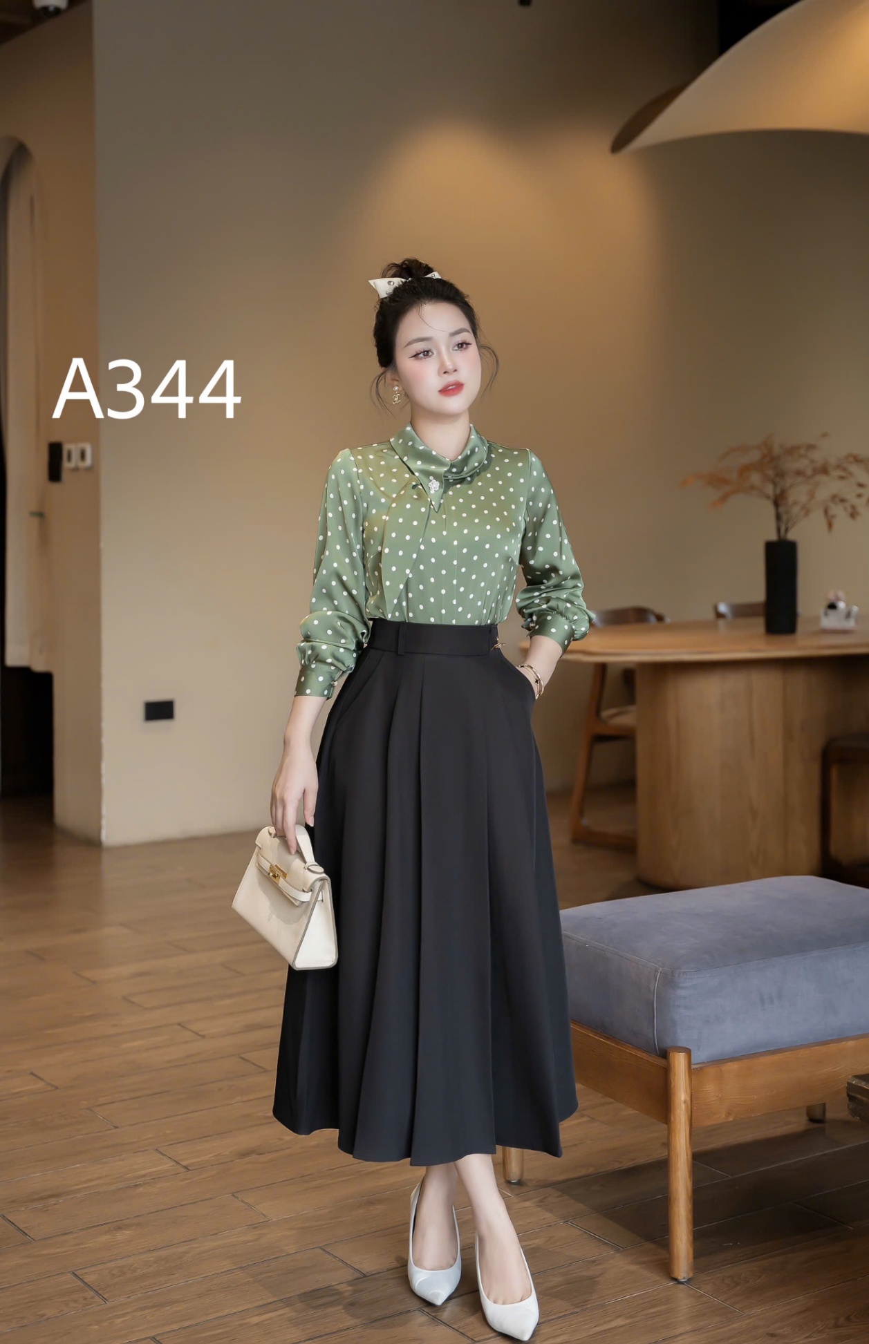 A344 Áo chấm bi tay dài vạt lệch