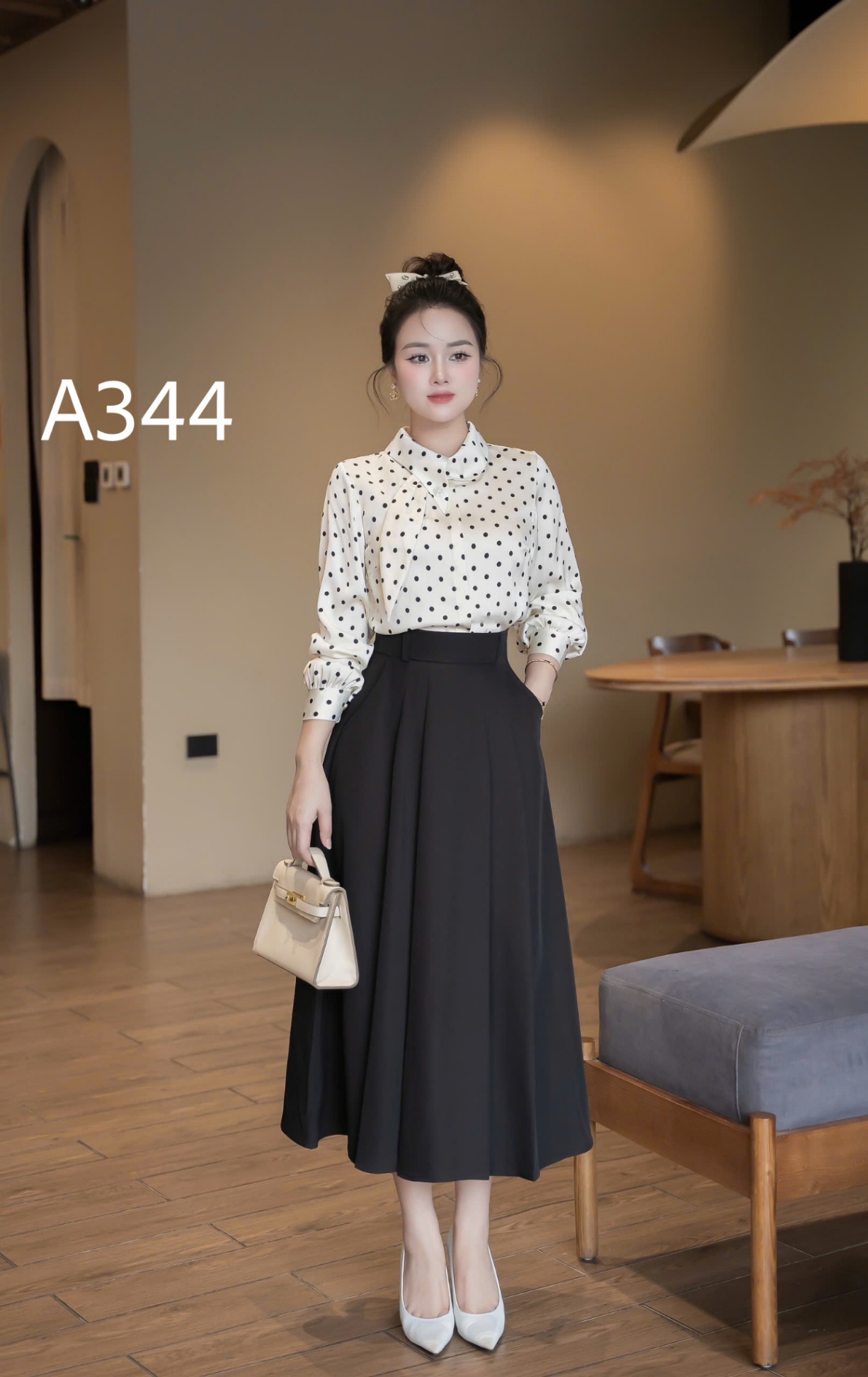 A344 Áo chấm bi tay dài vạt lệch