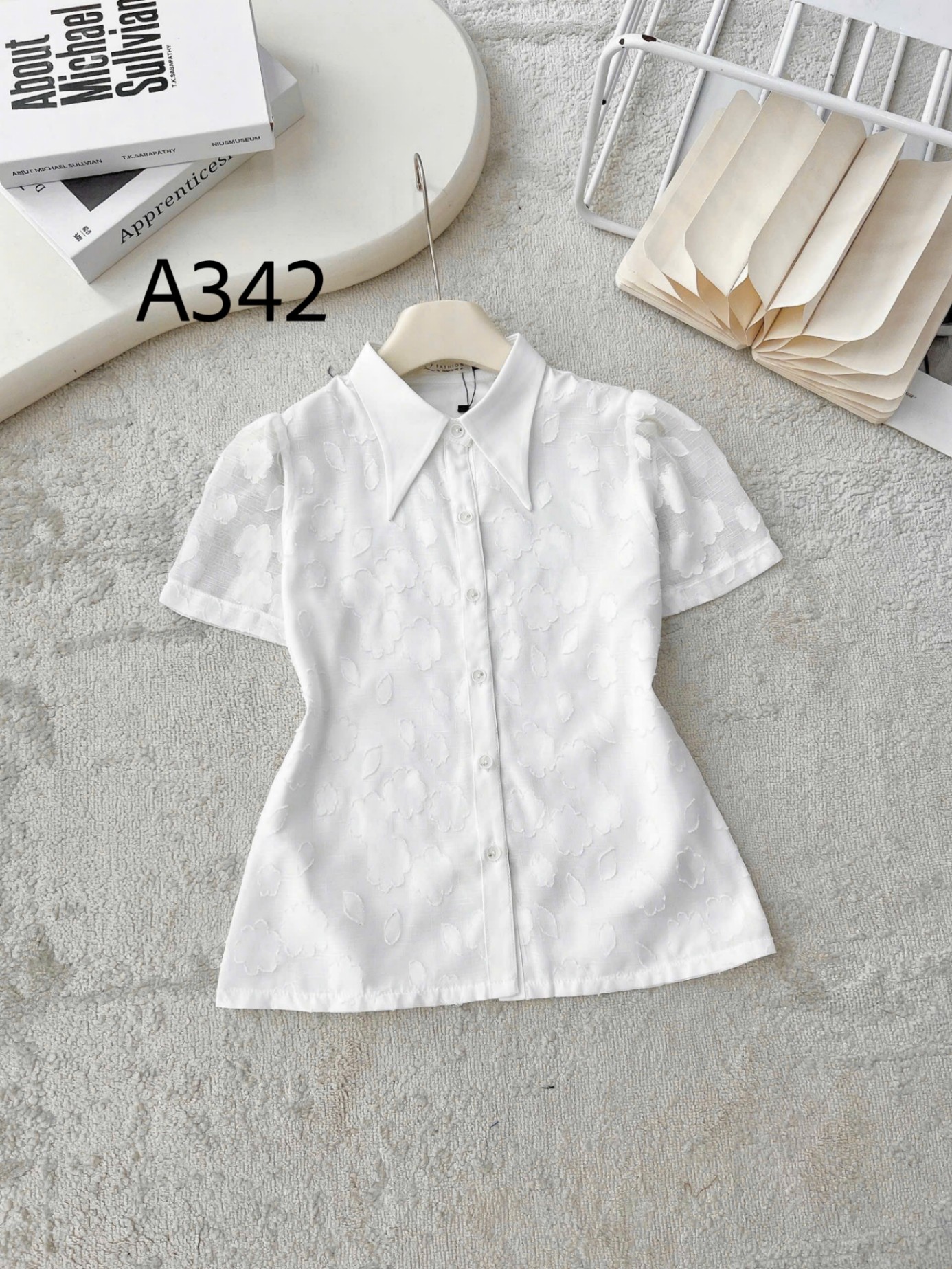 A342 Áo sơ mi hoa lá