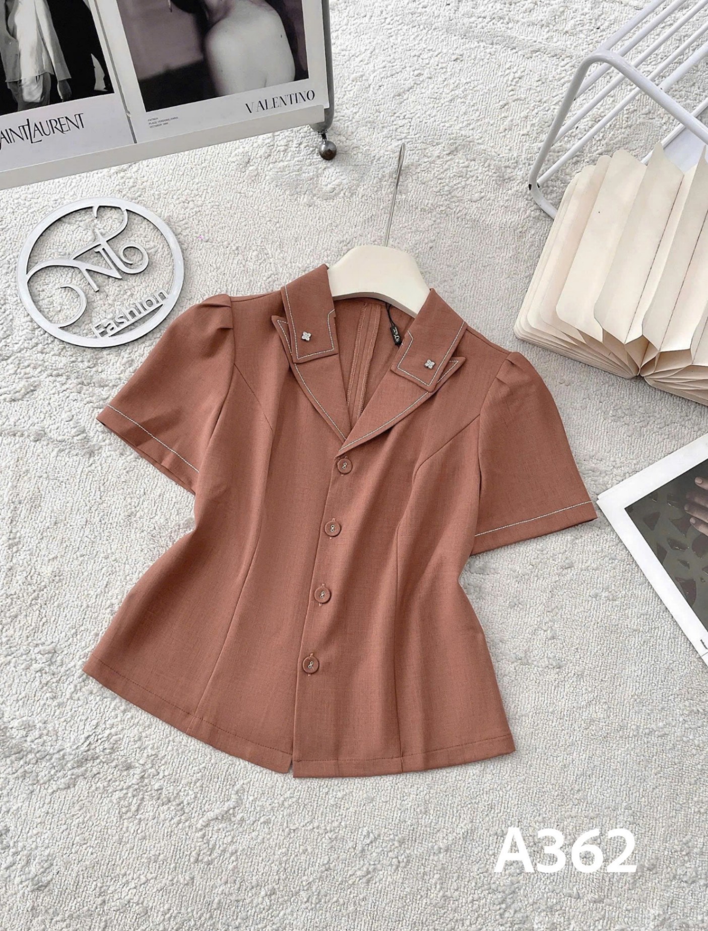 A362 Áo cổ xẻ viền chỉ