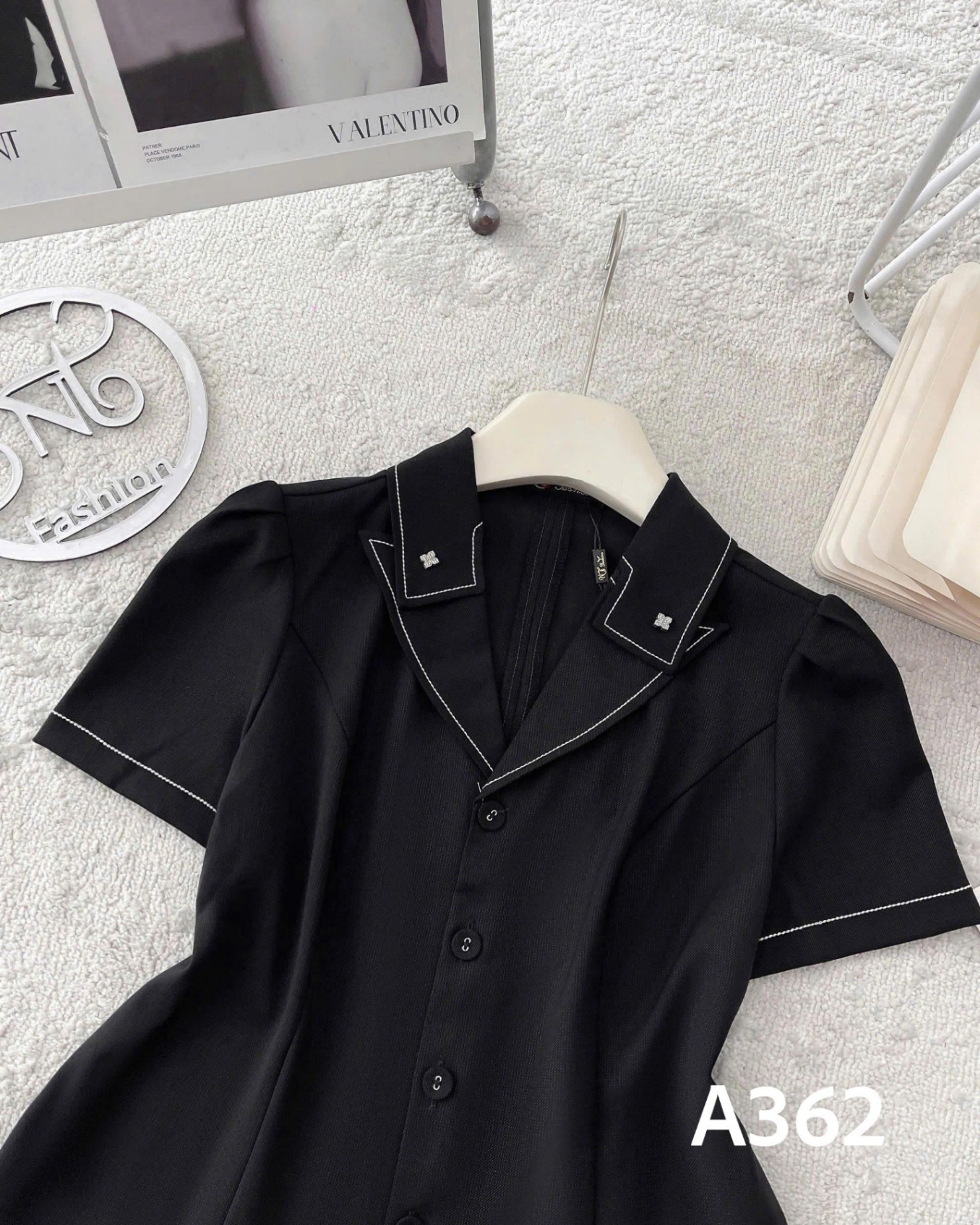 A362 Áo cổ xẻ viền chỉ