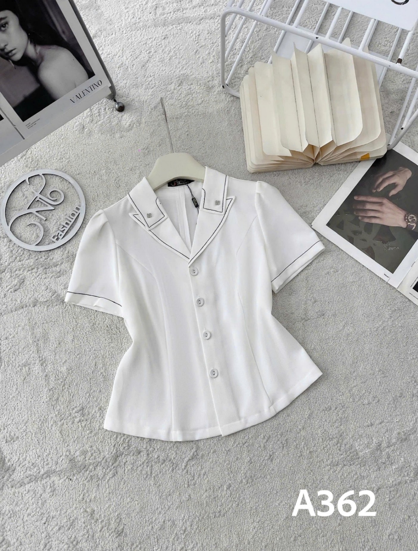 A362 Áo cổ xẻ viền chỉ