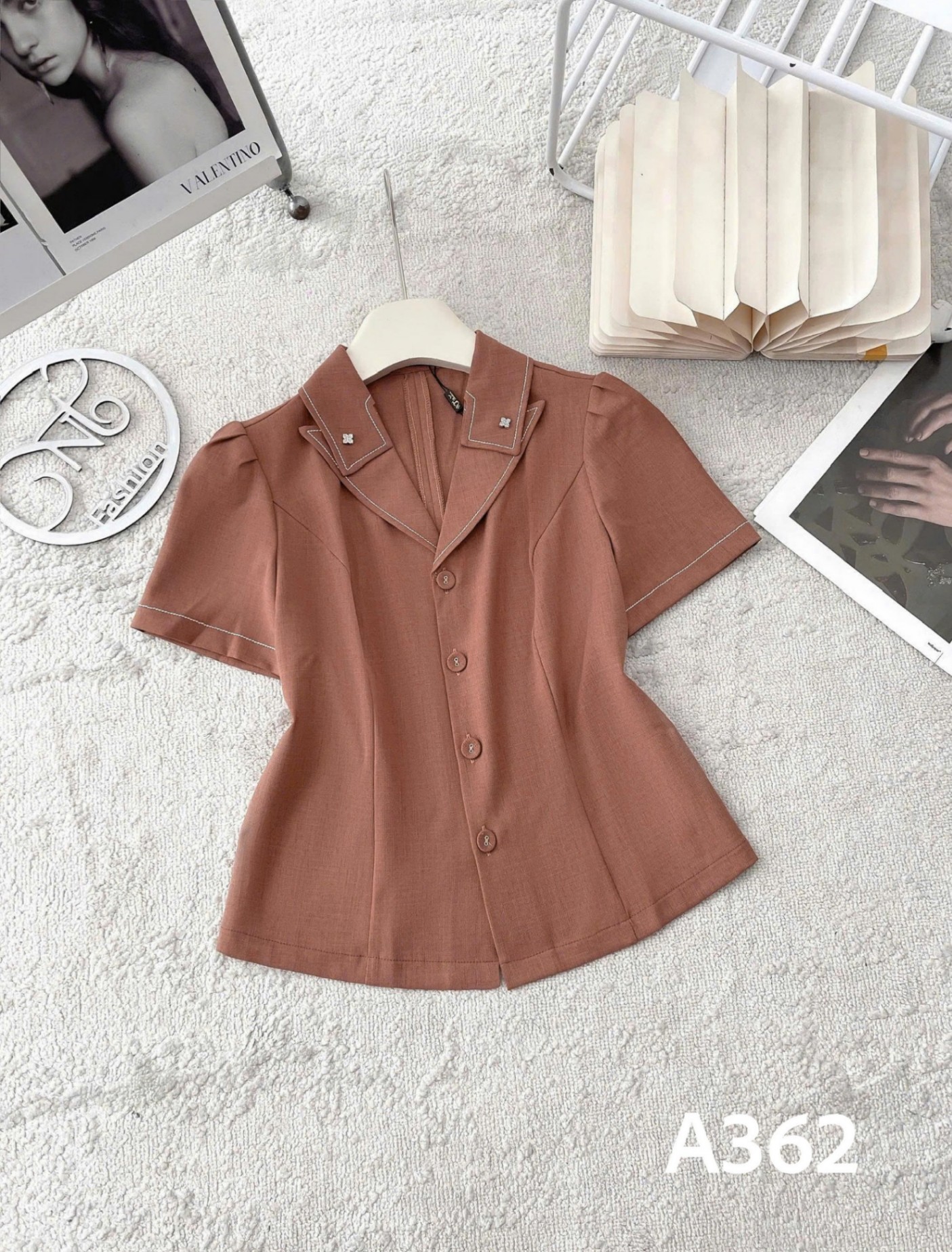 A362 Áo cổ xẻ viền chỉ