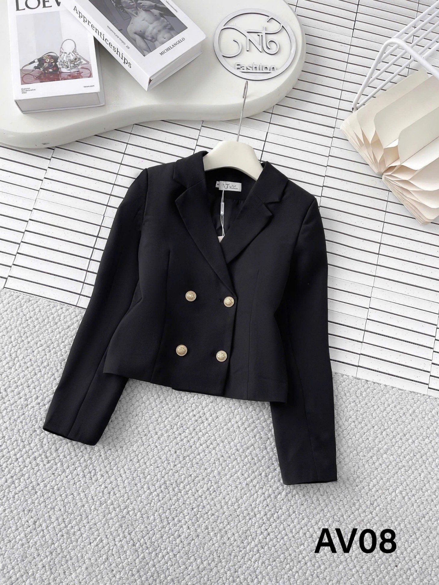 AV08 Áo vest lỡ 4 cúc vàng