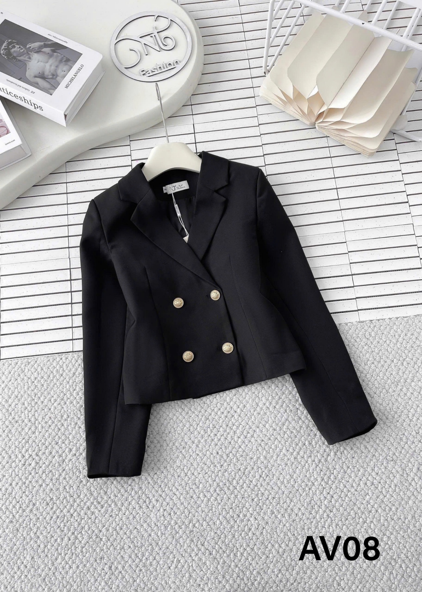 AV08 Áo vest lỡ 4 cúc vàng