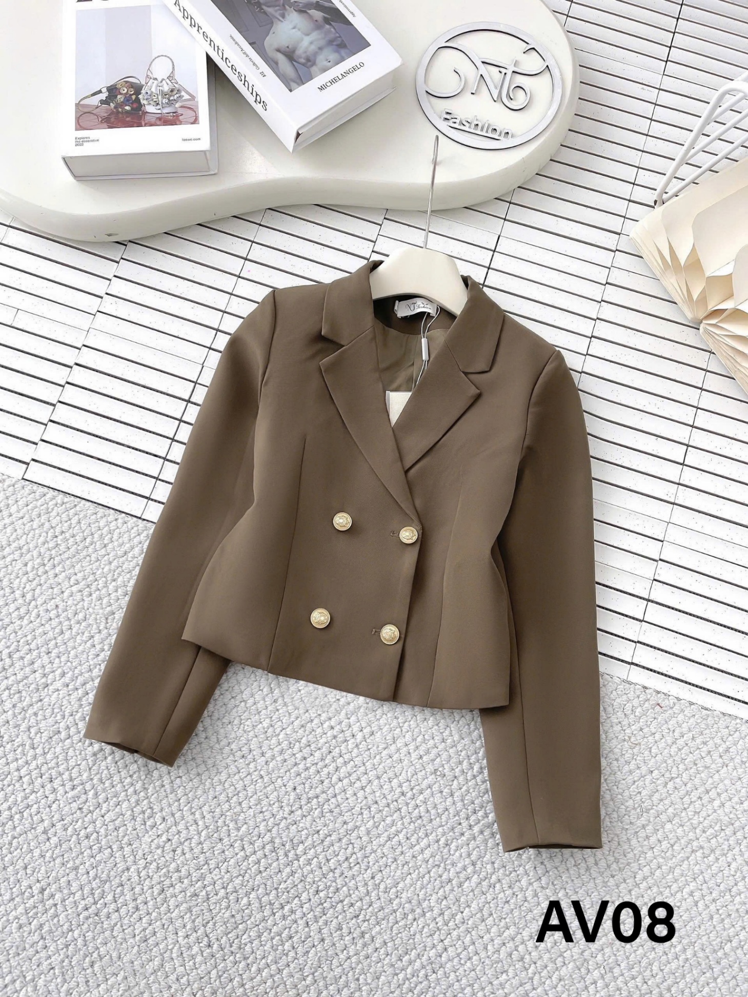 AV08 Áo vest lỡ 4 cúc vàng