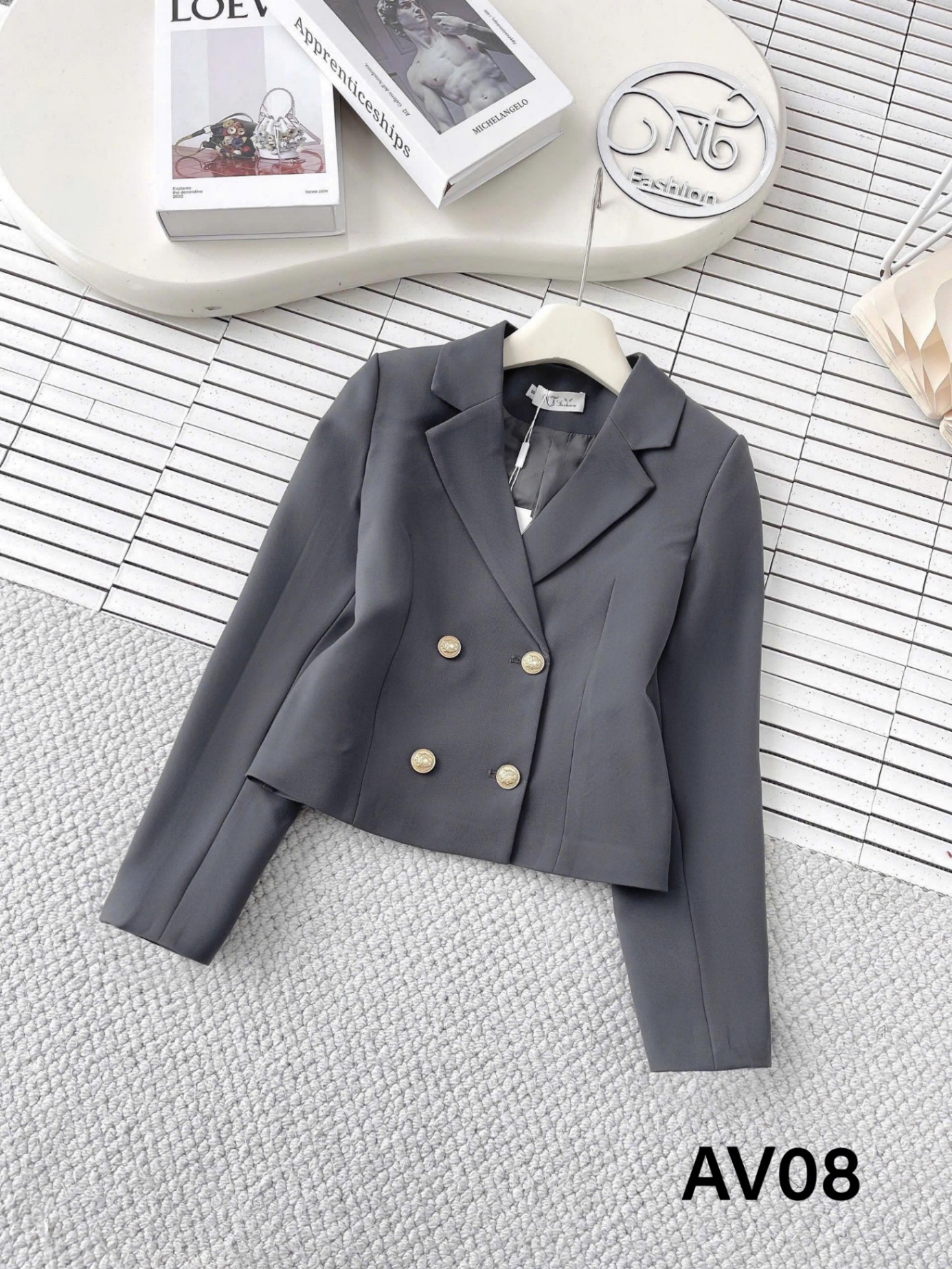 AV08 Áo vest lỡ 4 cúc vàng