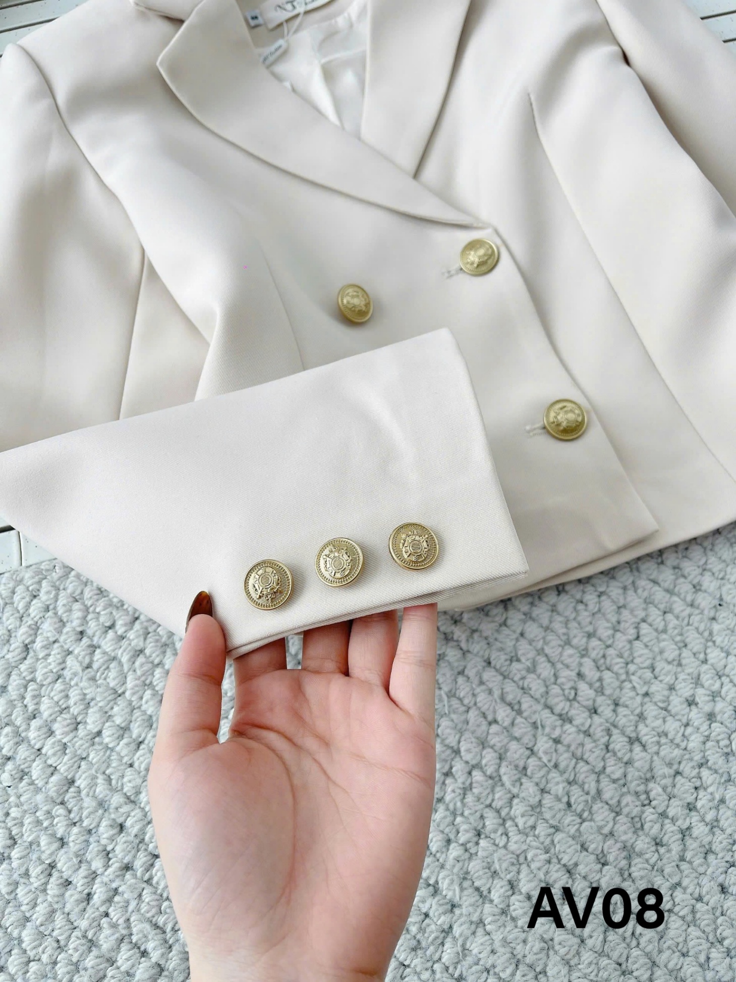AV08 Áo vest lỡ 4 cúc vàng