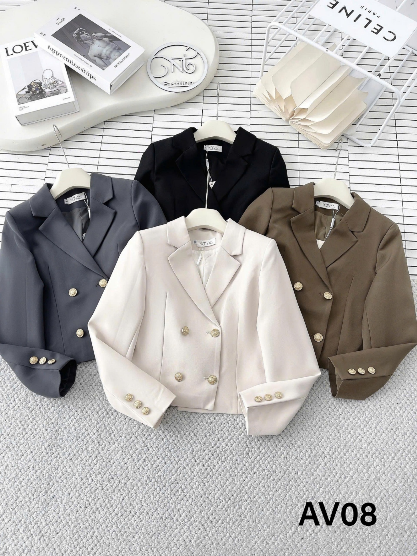 AV08 Áo vest lỡ 4 cúc vàng