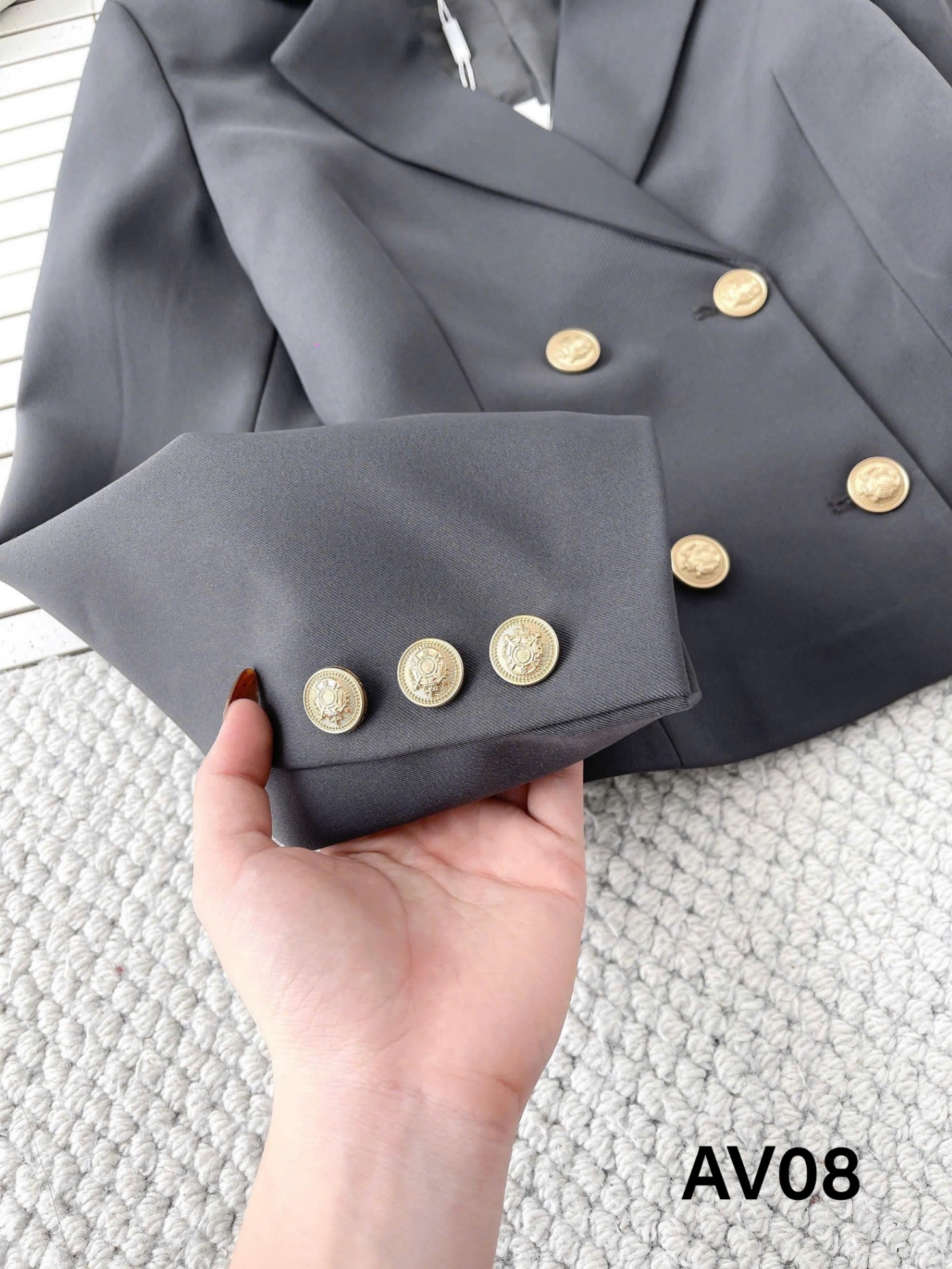 AV08 Áo vest lỡ 4 cúc vàng