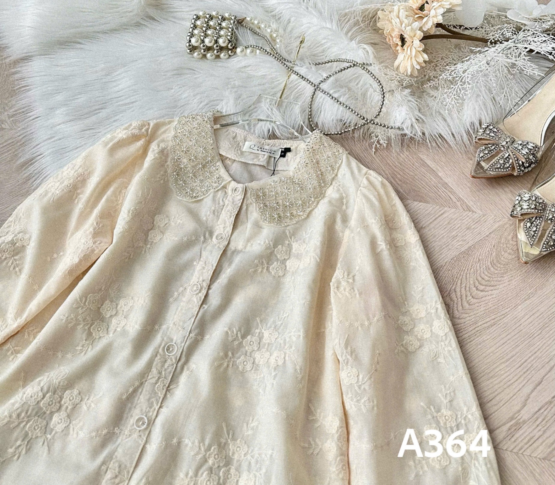 A364 Áo sơ mi thêu cổ cườm