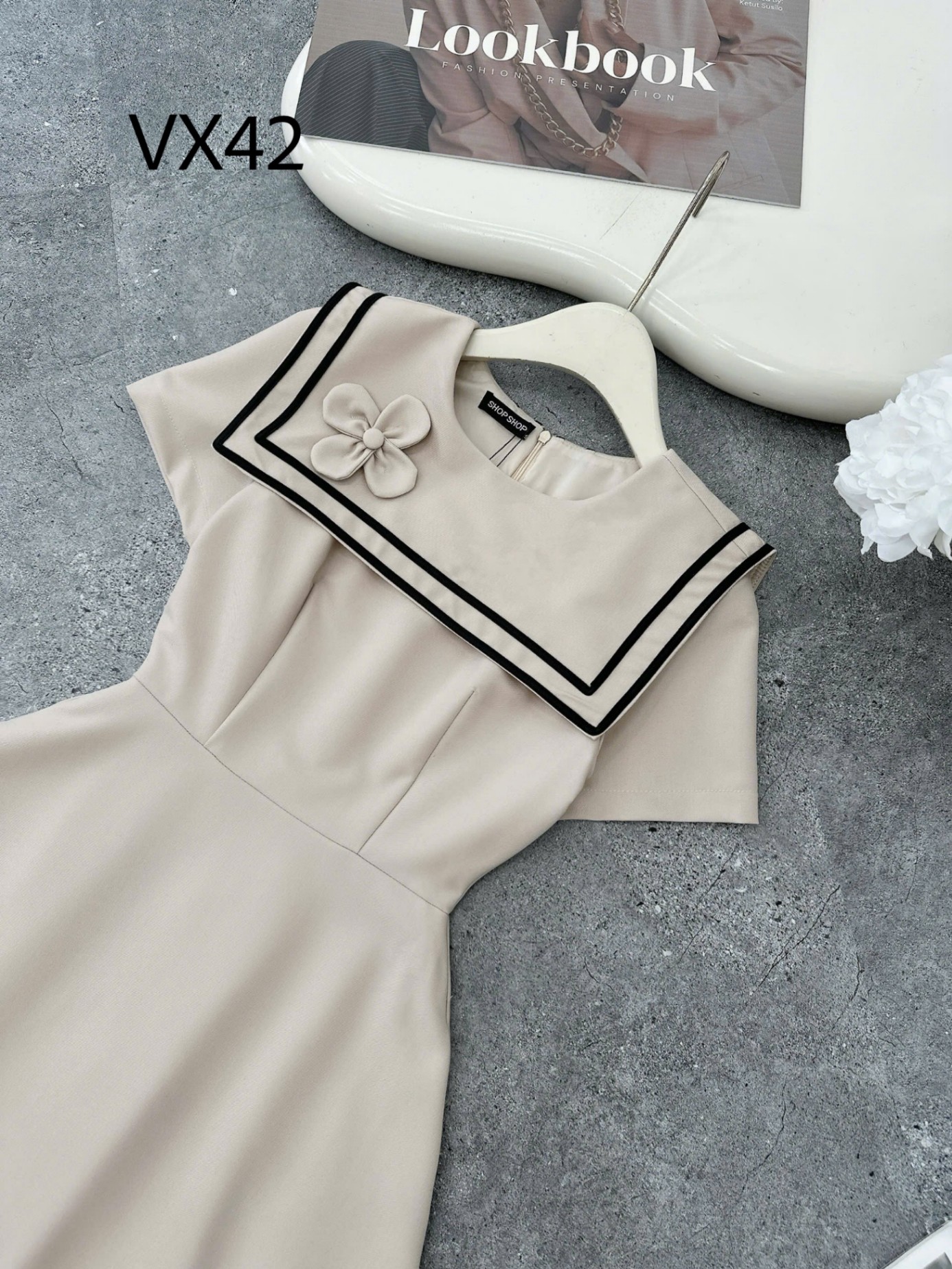 VX42 Váy liền cổ vuông viền tag hoa