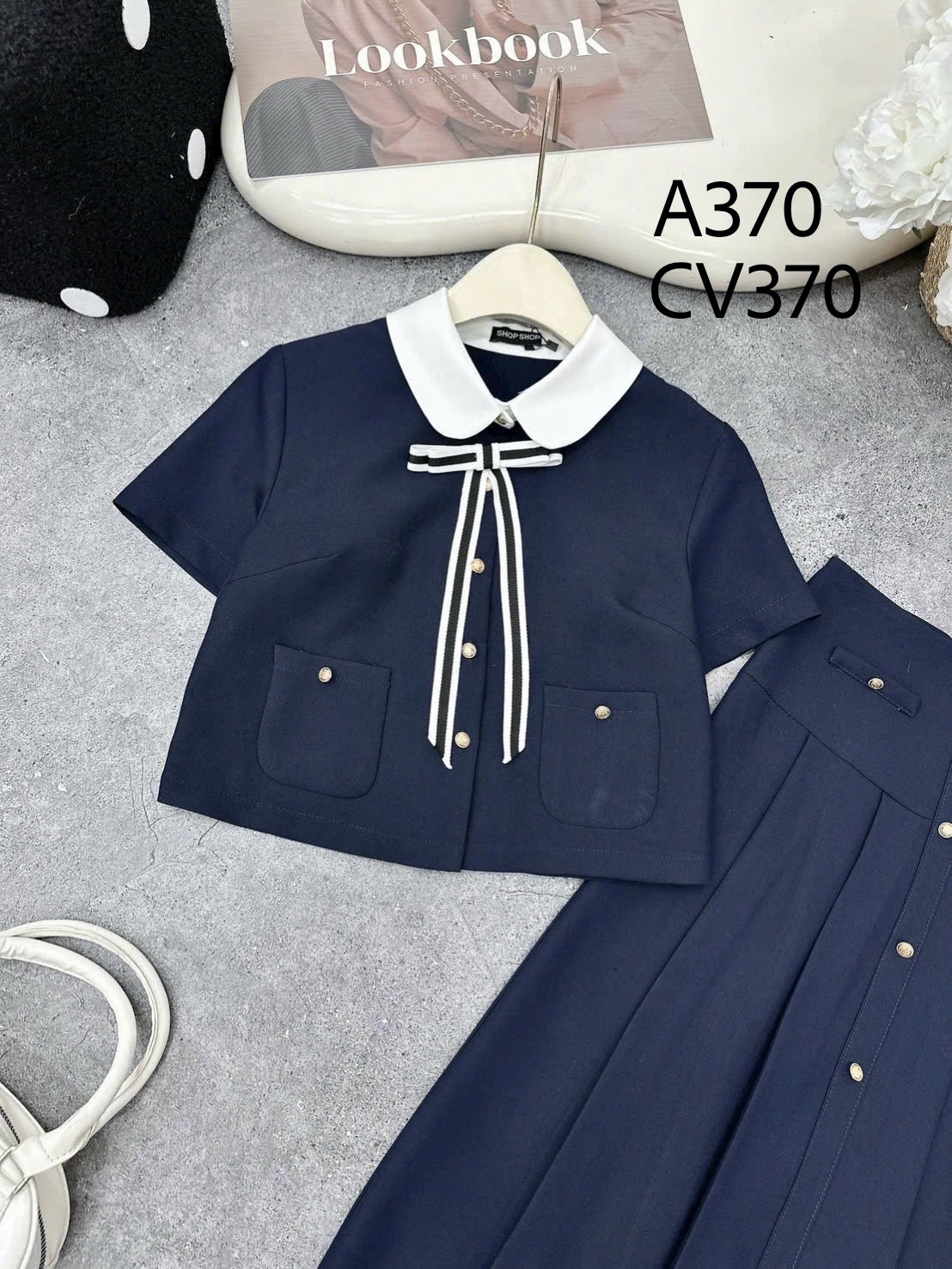 CV370 Chân váy dài xếp ly cúc vàng