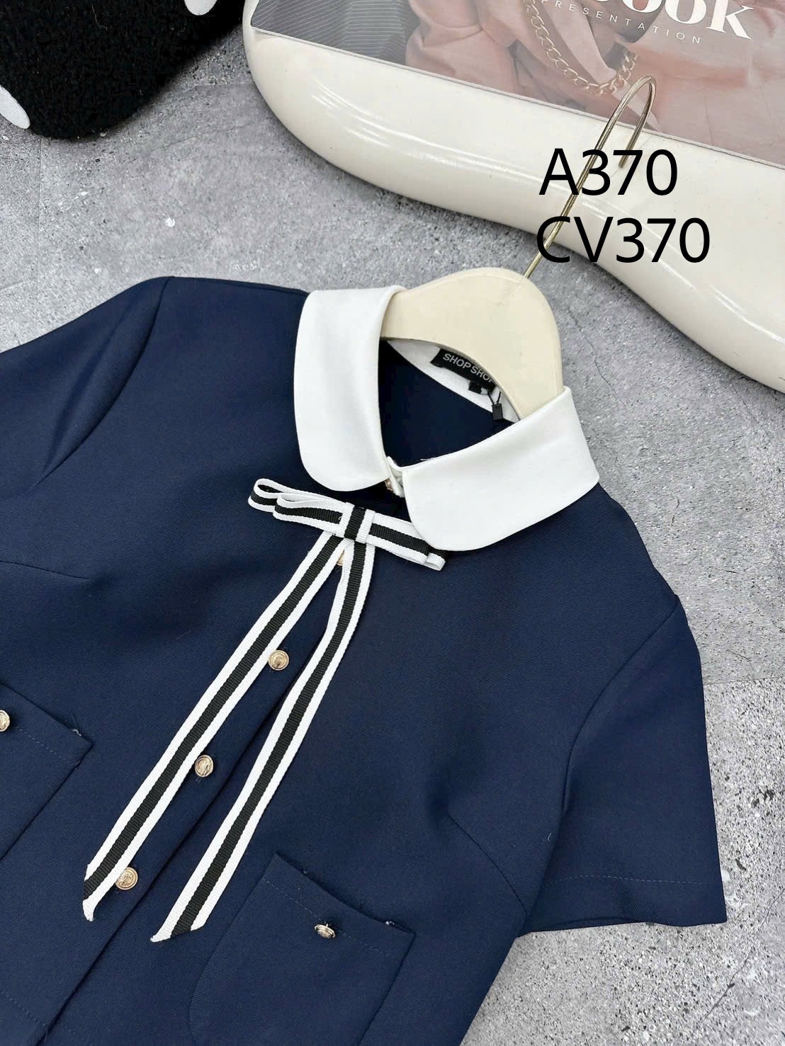 CV370 Chân váy dài xếp ly cúc vàng