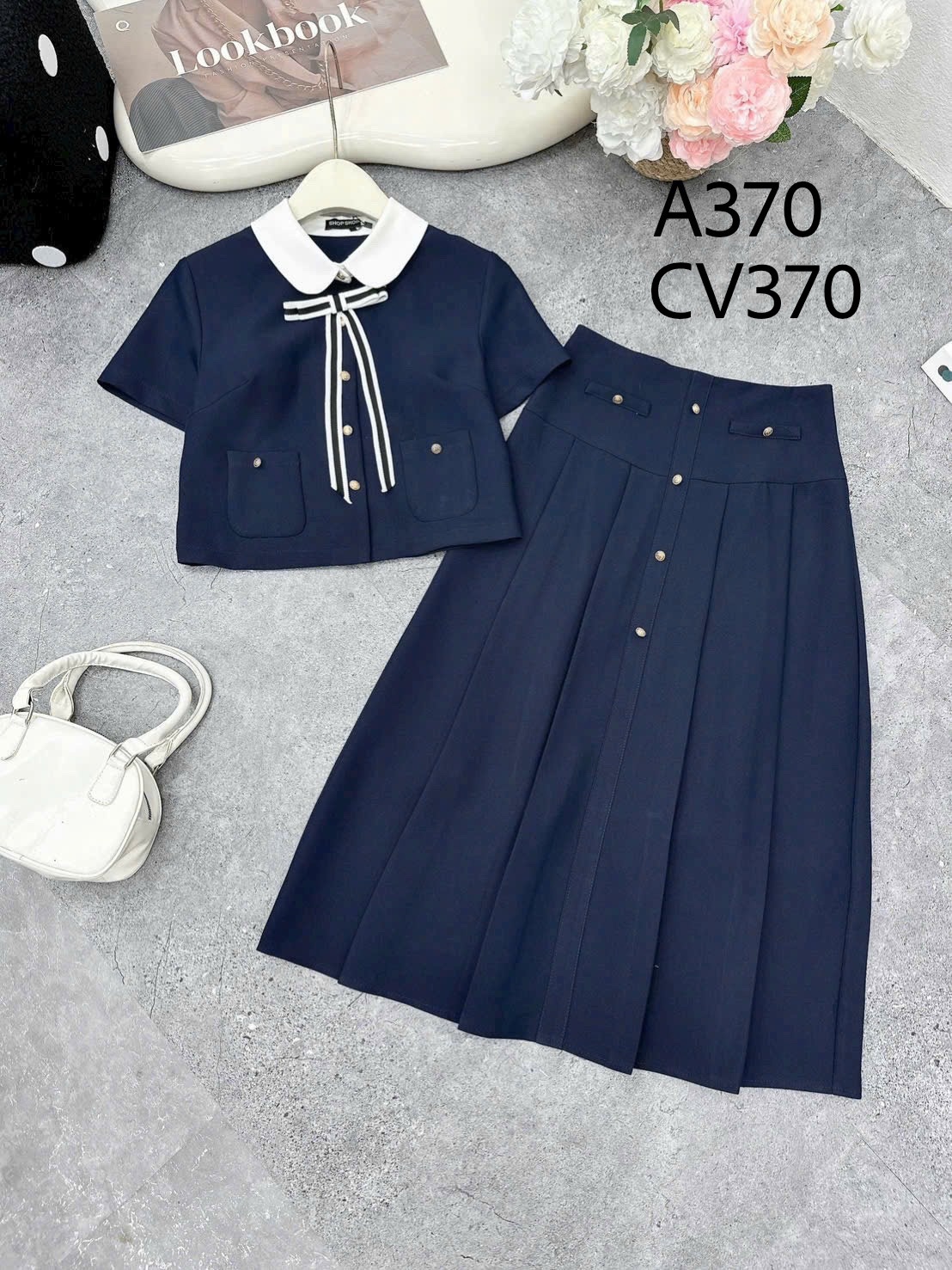 CV370 Chân váy dài xếp ly cúc vàng