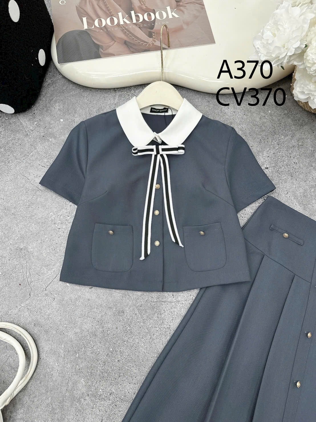 CV370 Chân váy dài xếp ly cúc vàng