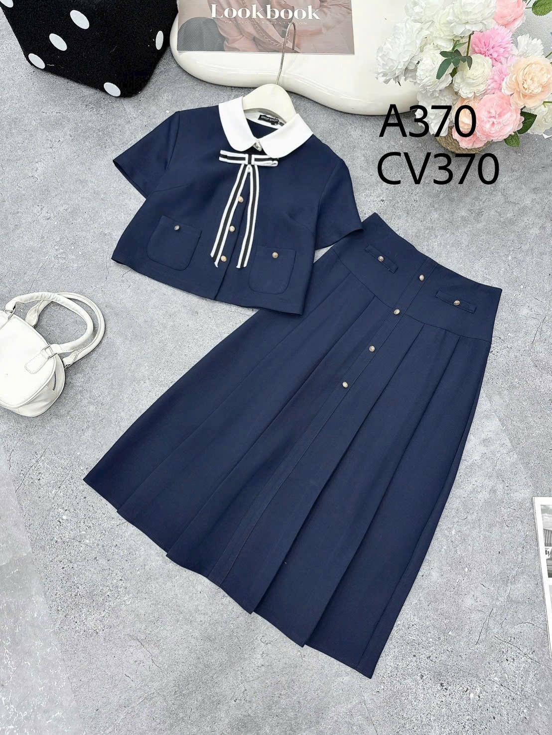 CV370 Chân váy dài xếp ly cúc vàng