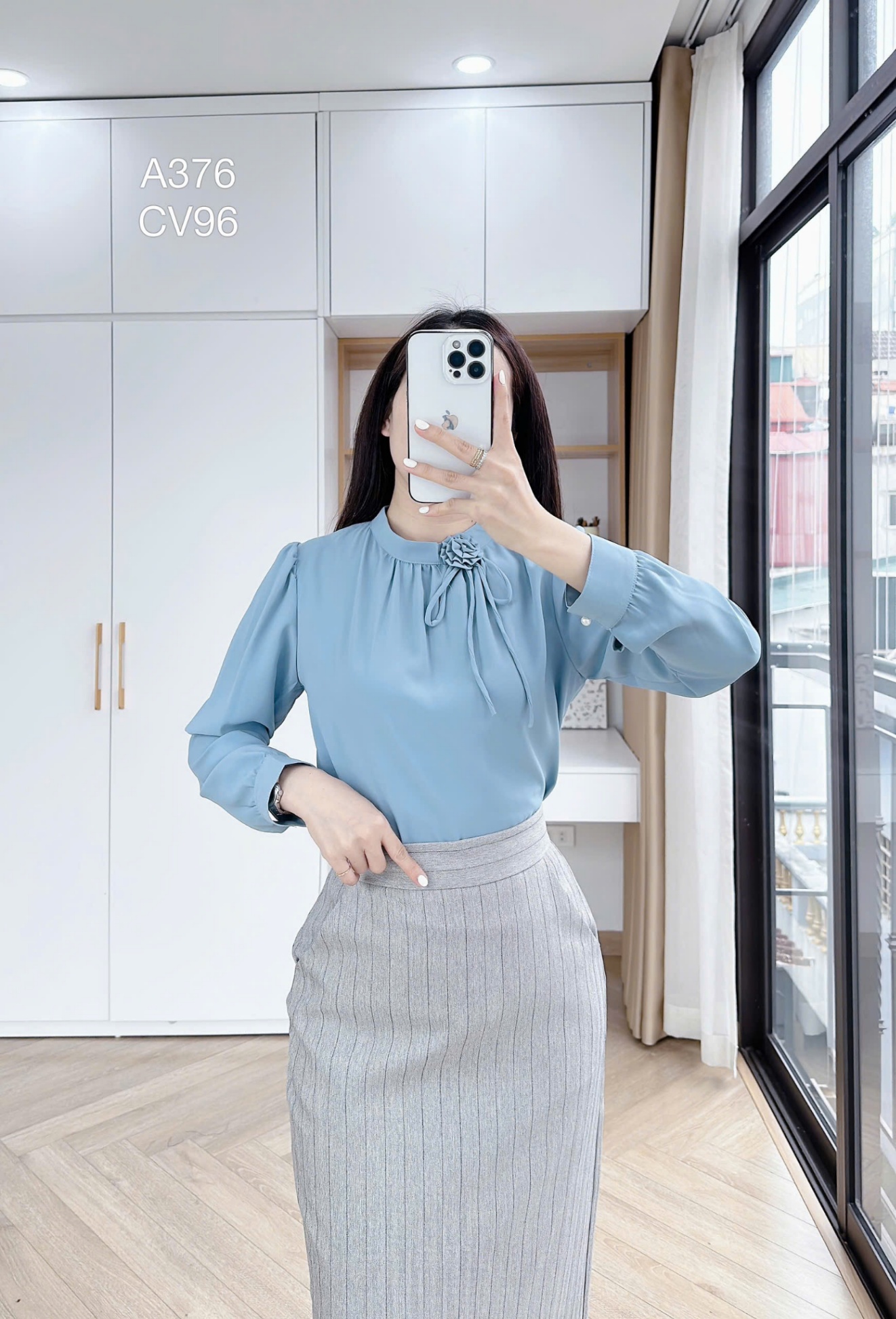 A376 áo dài tay cổ tròn hoa