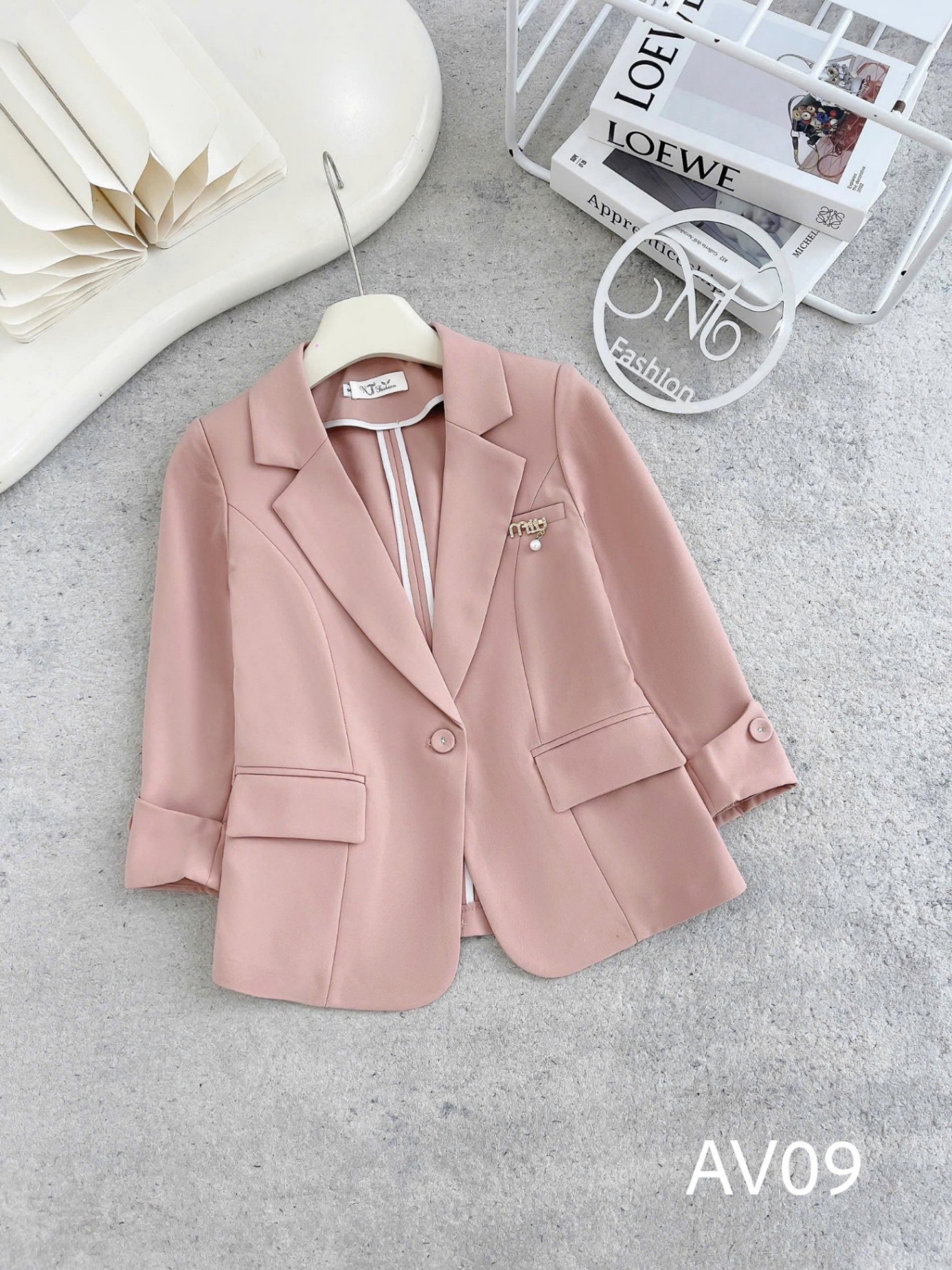AV09 áo vest tag ngực miumiu
