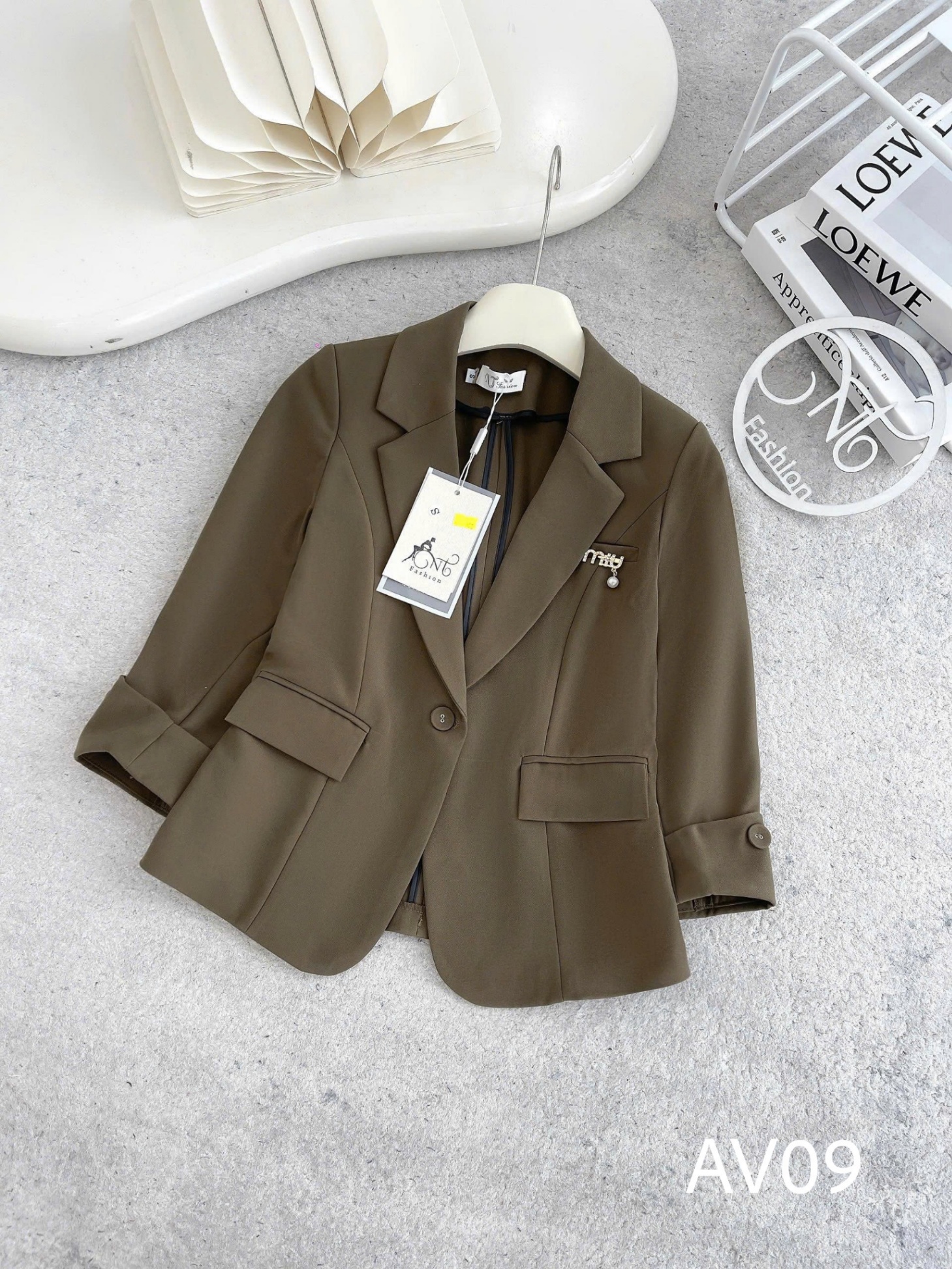 AV09 áo vest tag ngực miumiu